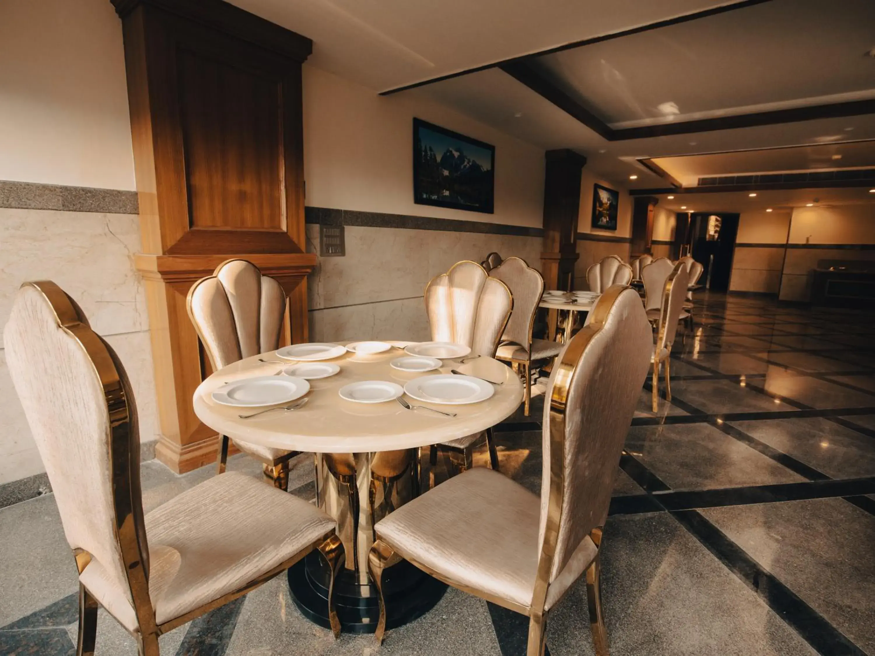 Restaurant/places to eat in Clarks Inn Express, Dehradun Restaurant/places to eat in Clarks Inn Express, Dehradun