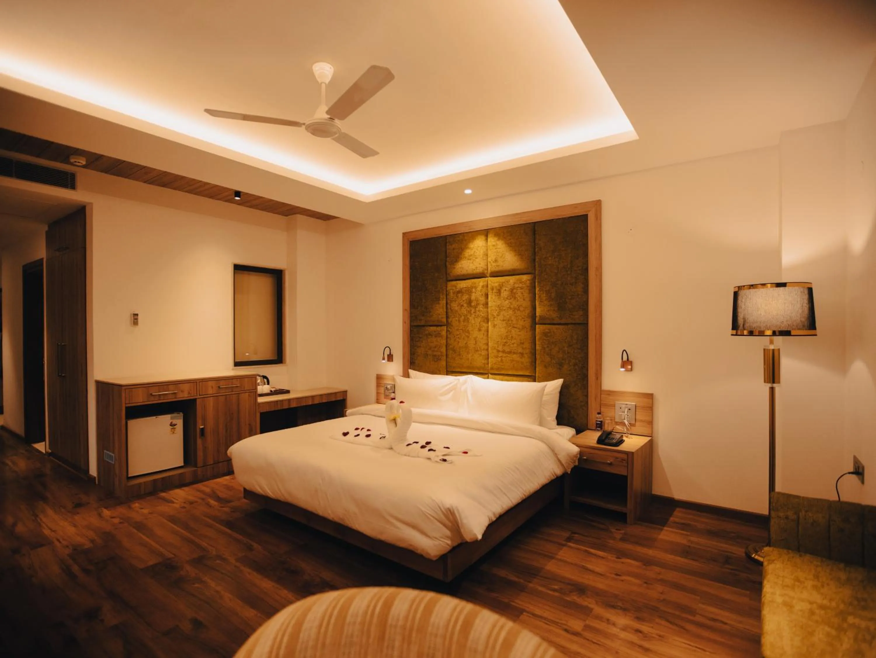 Bedroom, Bed in Clarks Inn Express, Dehradun