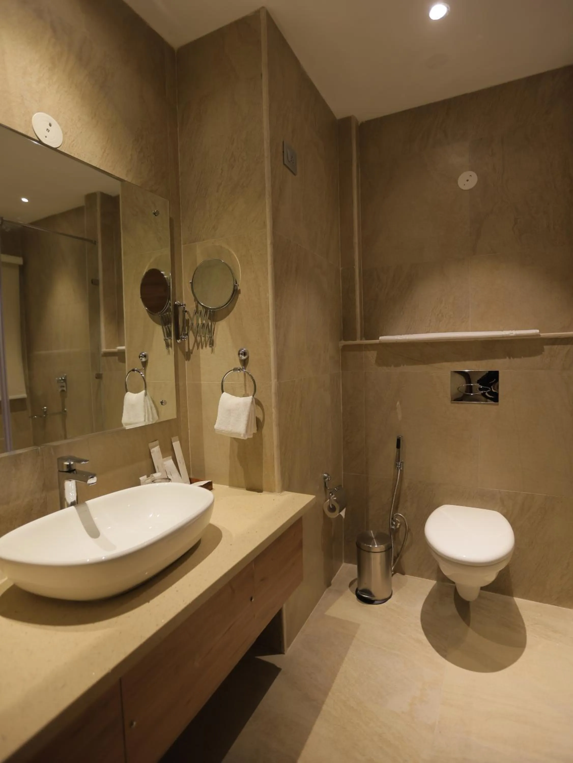 Bathroom in Clarks Inn Express, Dehradun