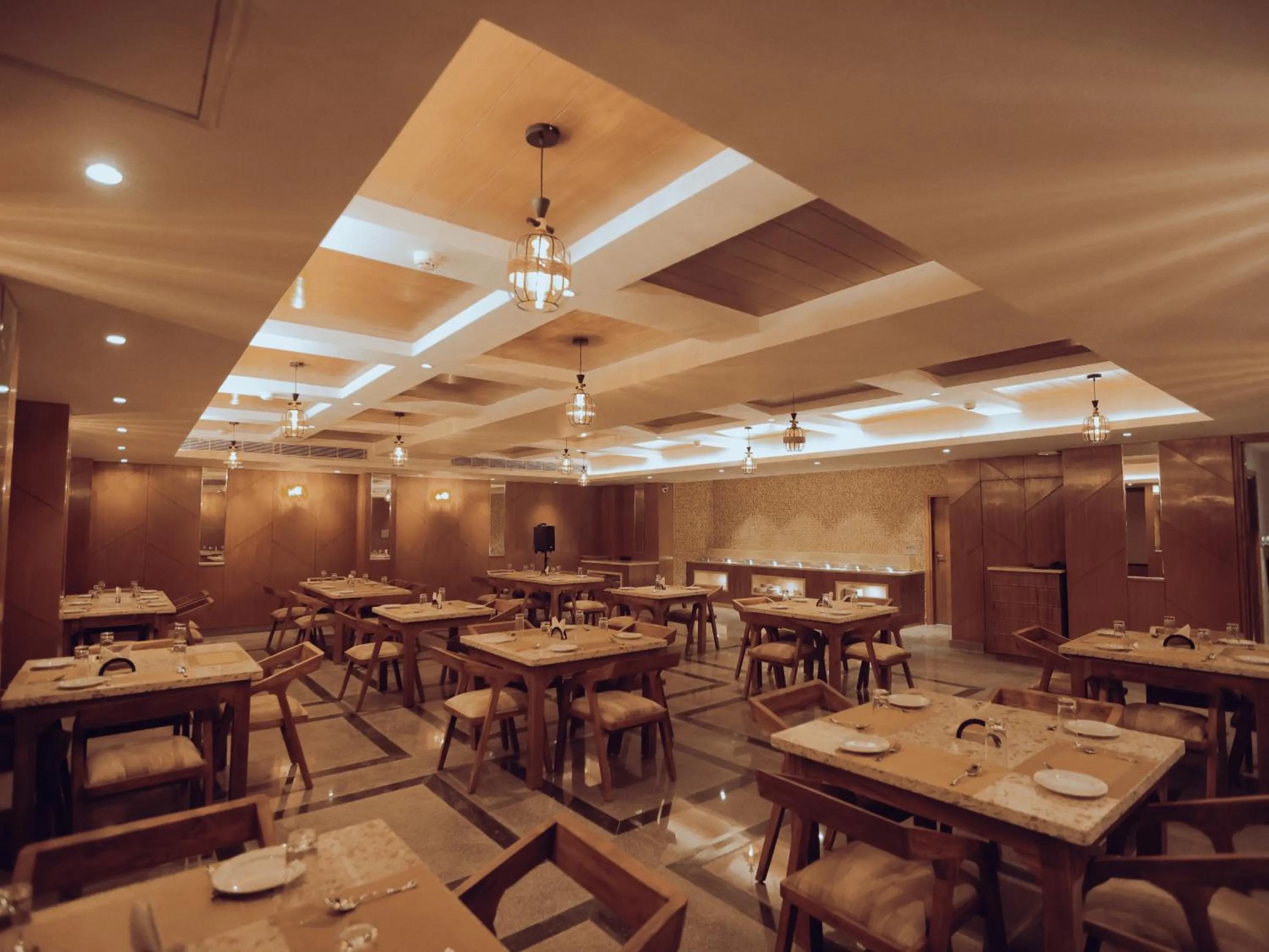 Restaurant/places to eat in Clarks Inn Express, Dehradun