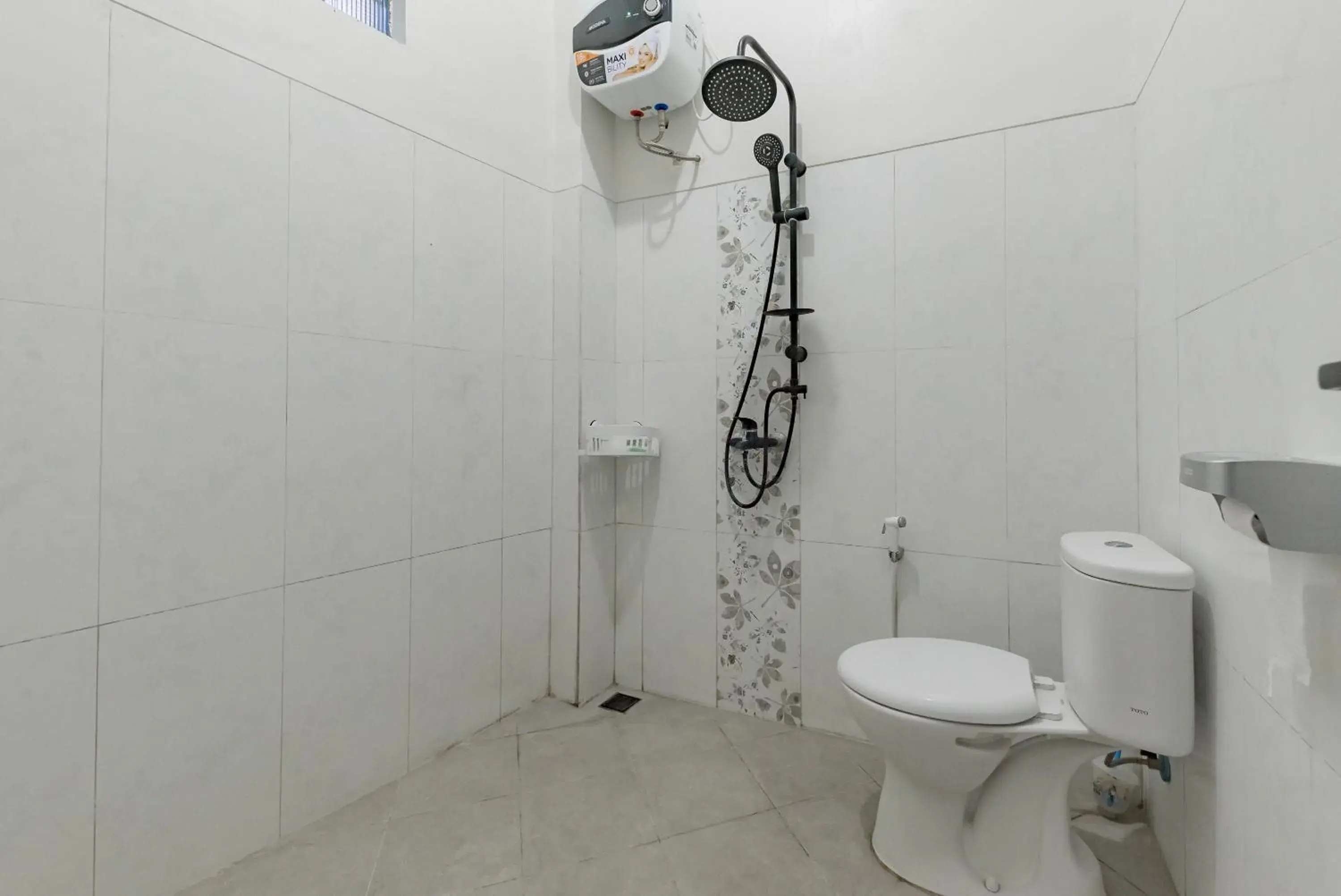 Bathroom in Urbanview Hotel Khayrizsan Tasikmalaya by RedDoorz Bathroom in Urbanview Hotel Khayrizsan Tasikmalaya by RedDoorz