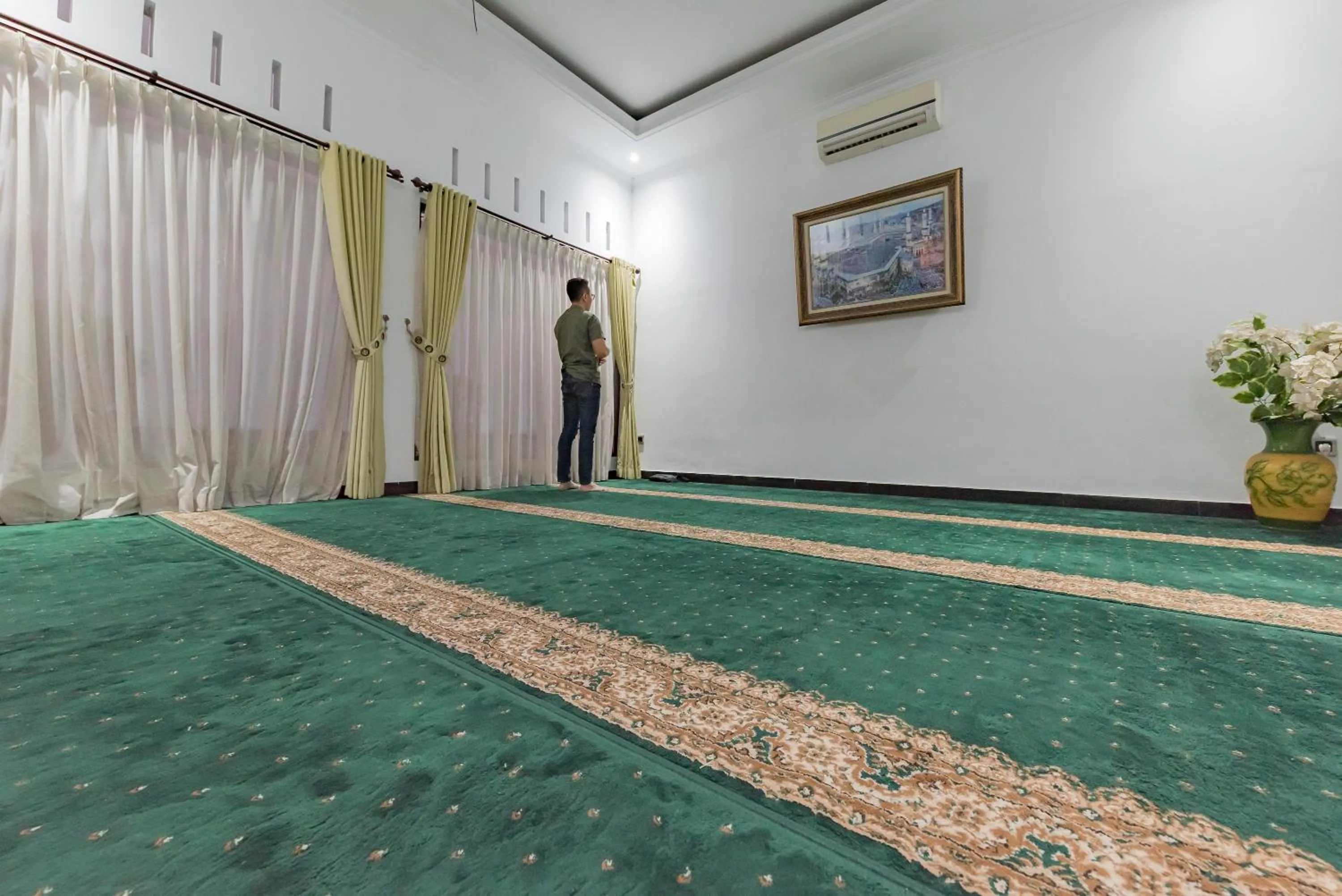 Area and facilities in Urbanview Hotel Khayrizsan Tasikmalaya by RedDoorz