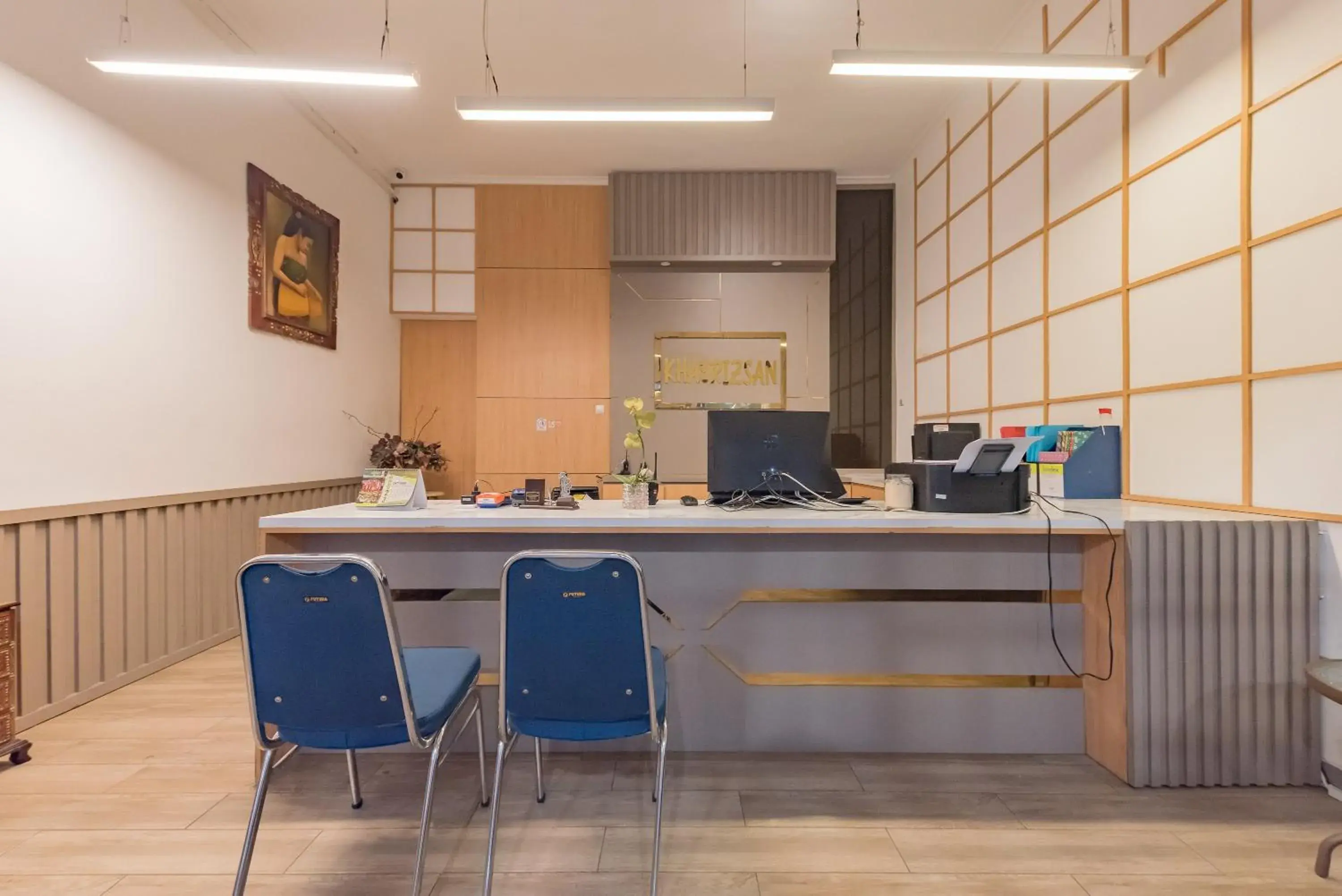 Lobby or reception in Urbanview Hotel Khayrizsan Tasikmalaya by RedDoorz Lobby or reception in Urbanview Hotel Khayrizsan Tasikmalaya by RedDoorz