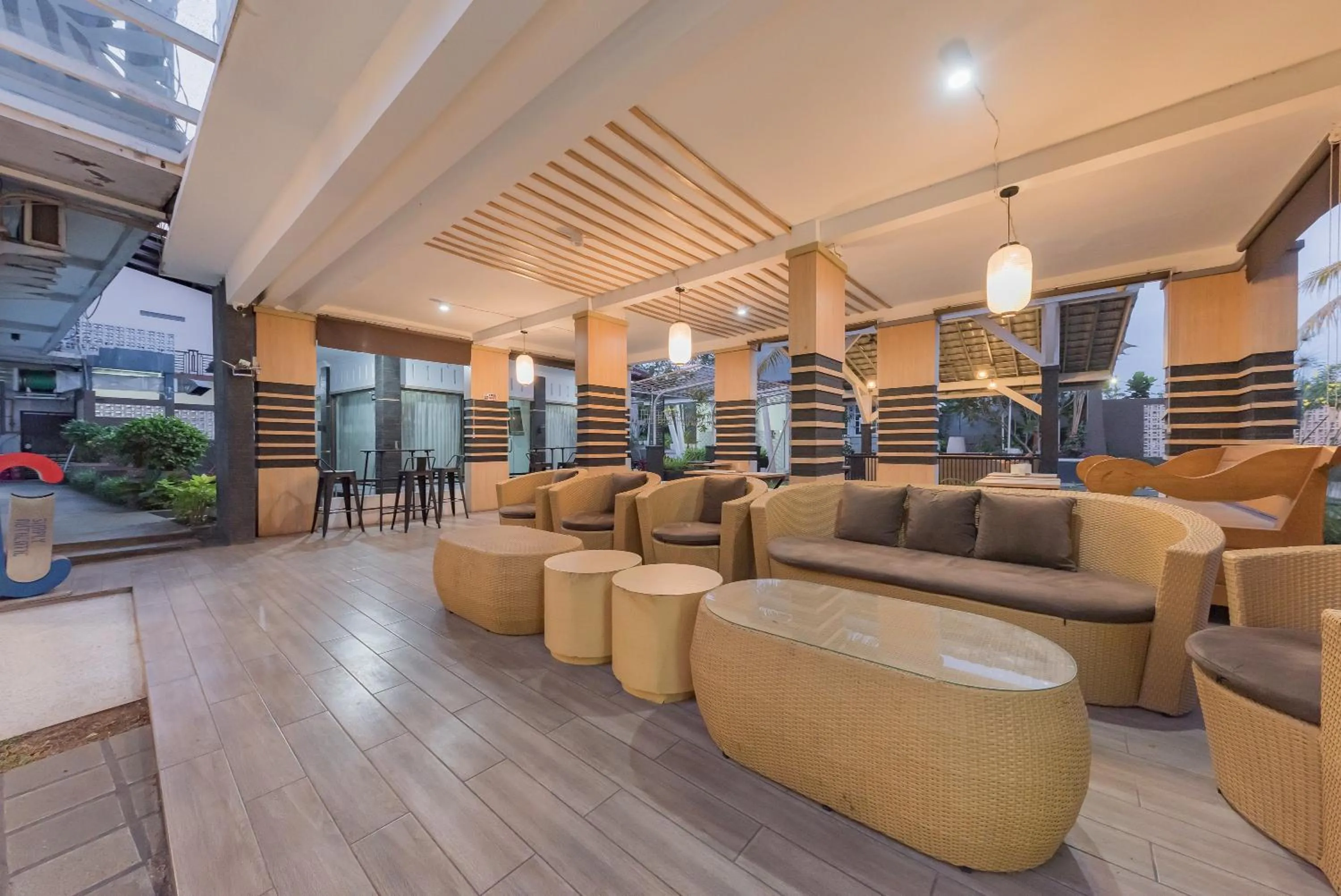 Seating area in Urbanview Hotel Khayrizsan Tasikmalaya by RedDoorz