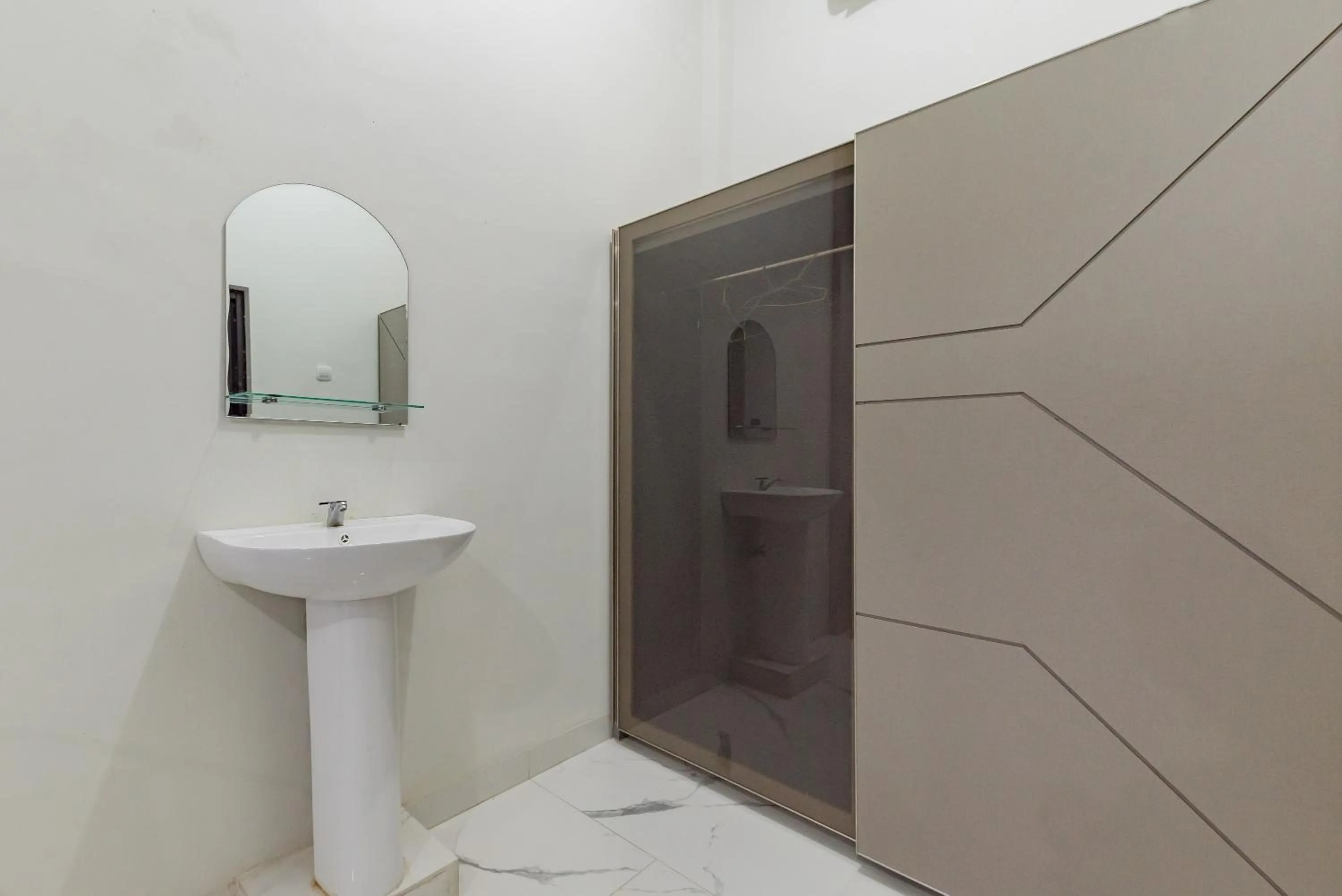Bathroom in Urbanview Hotel Khayrizsan Tasikmalaya by RedDoorz