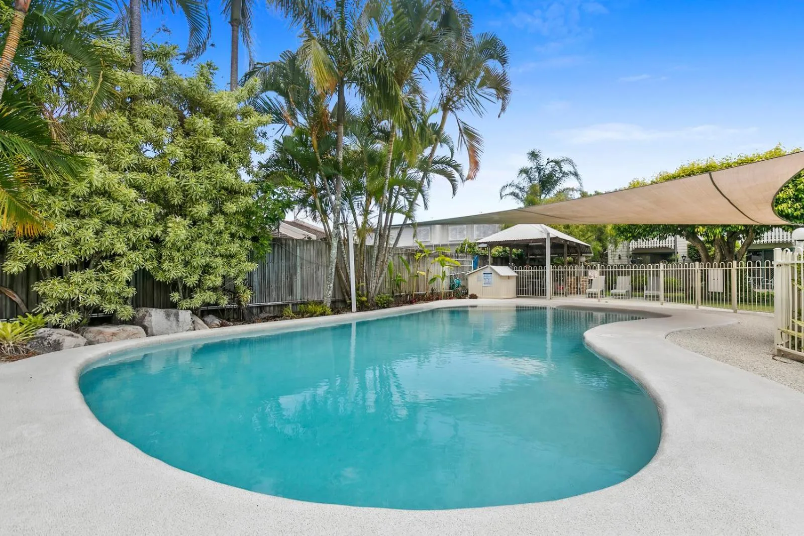 Swimming pool in Terrapin Apartment 4