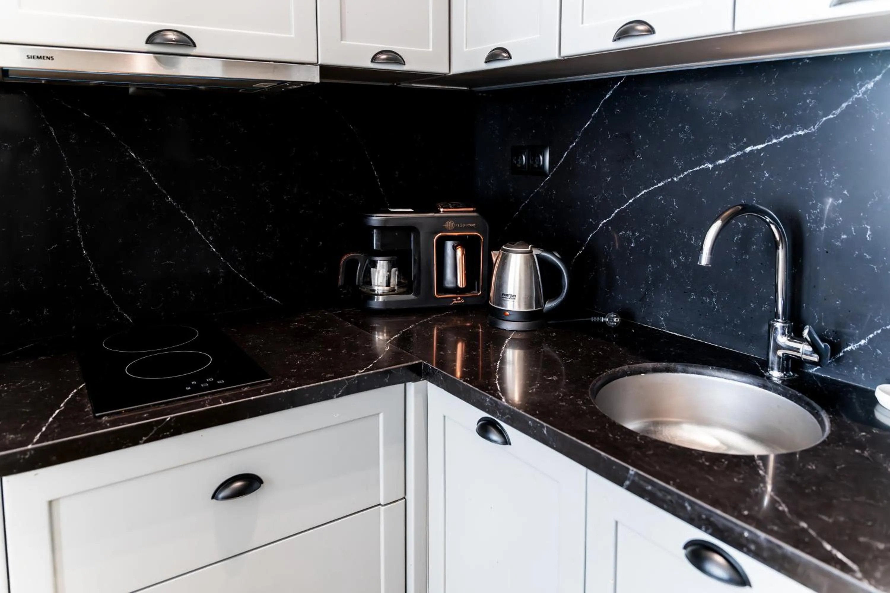 Kitchen or kitchenette in DeCamondo Residence