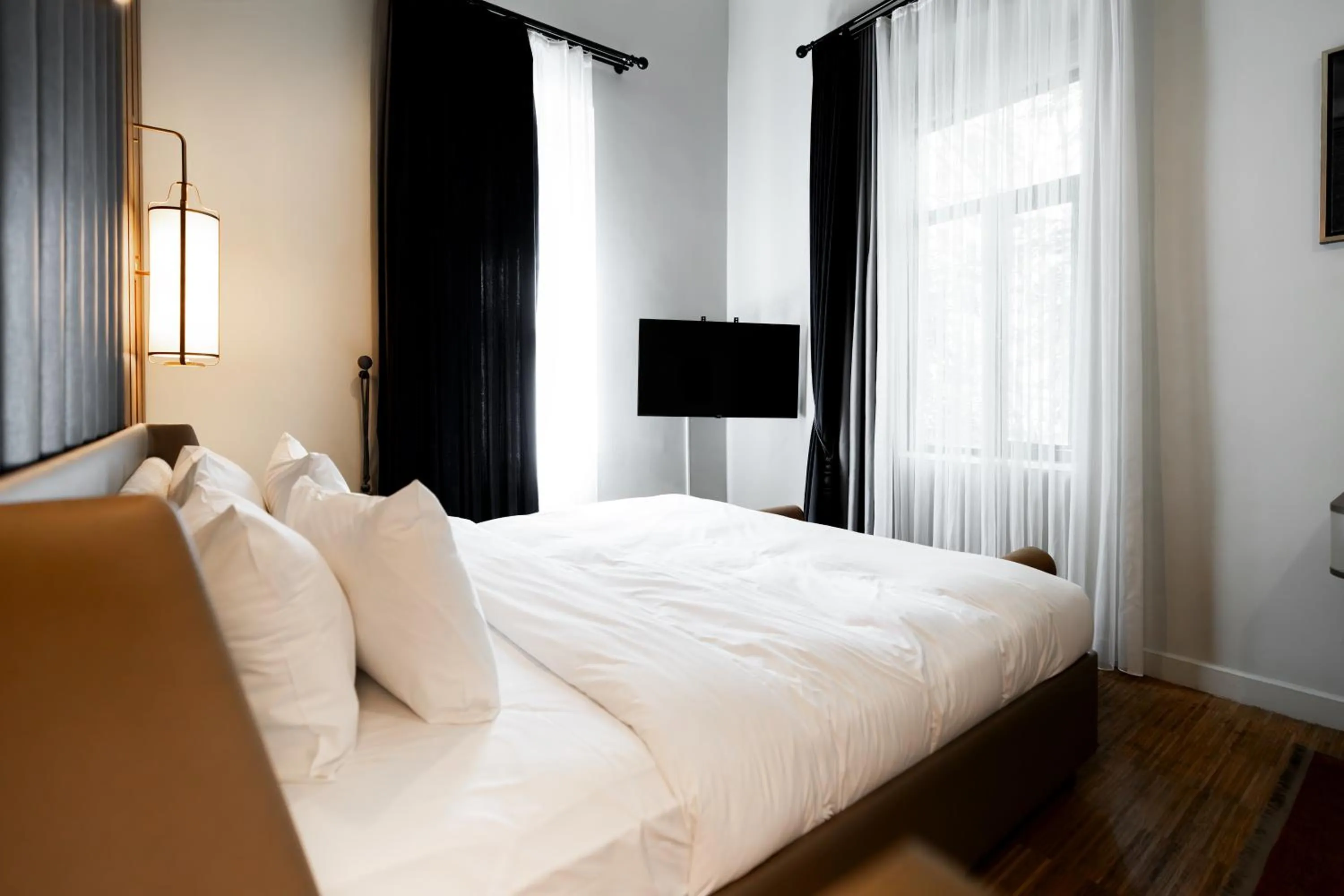 TV and multimedia, Bed in DeCamondo Residence