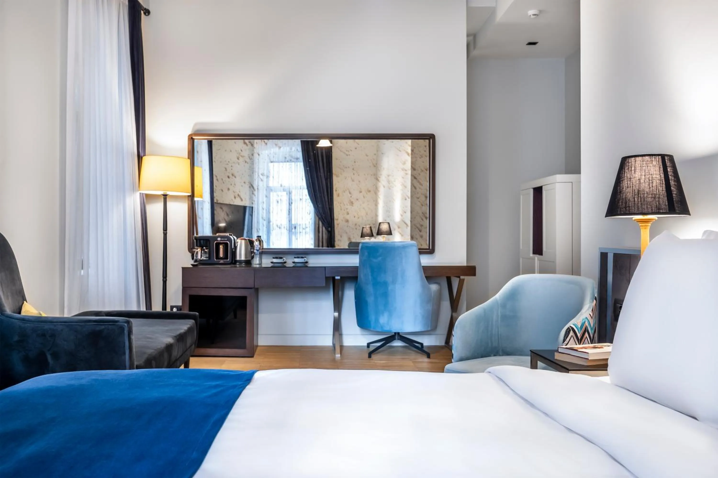 Bed in DeCamondo Residence