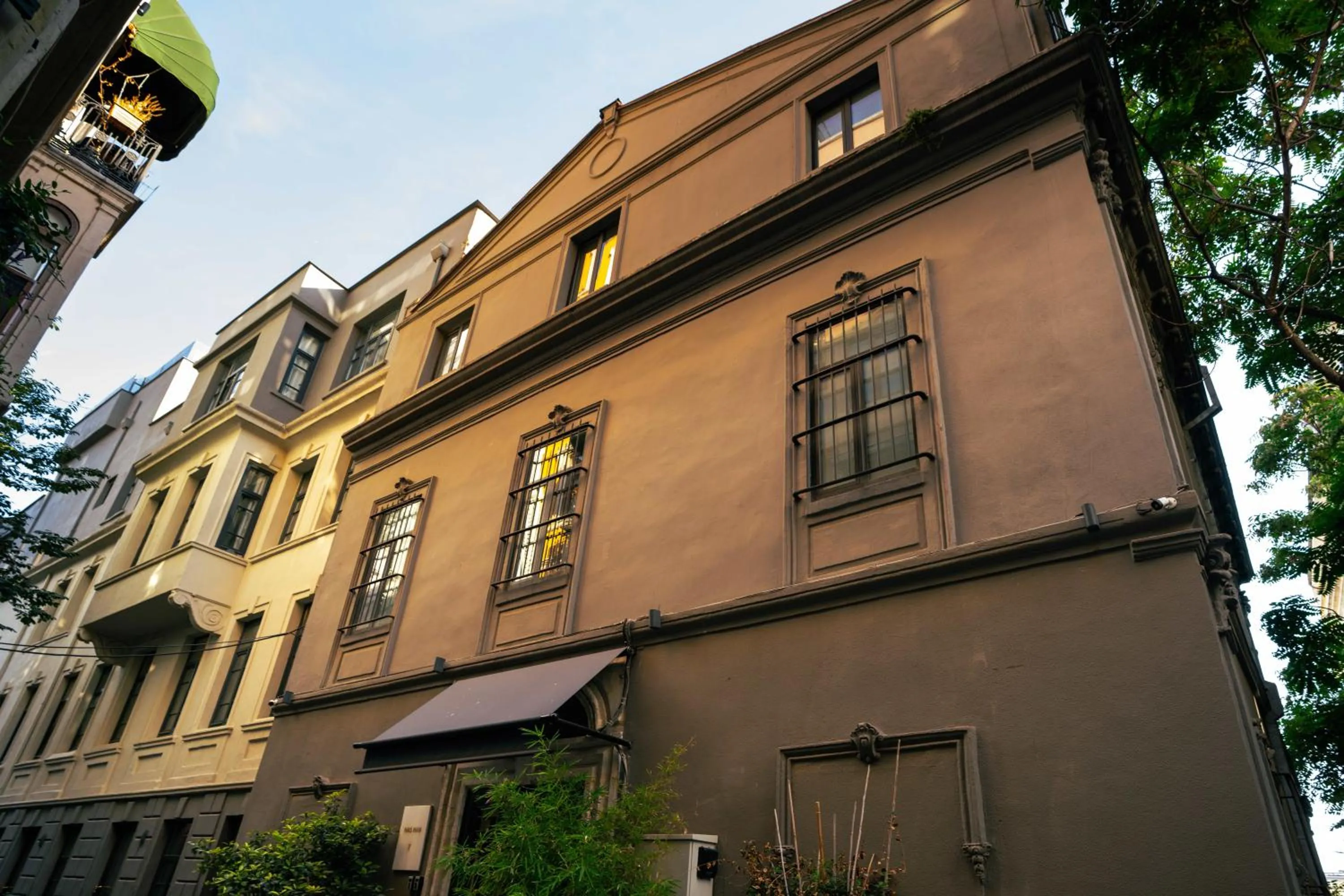 Property building in DeCamondo Residence