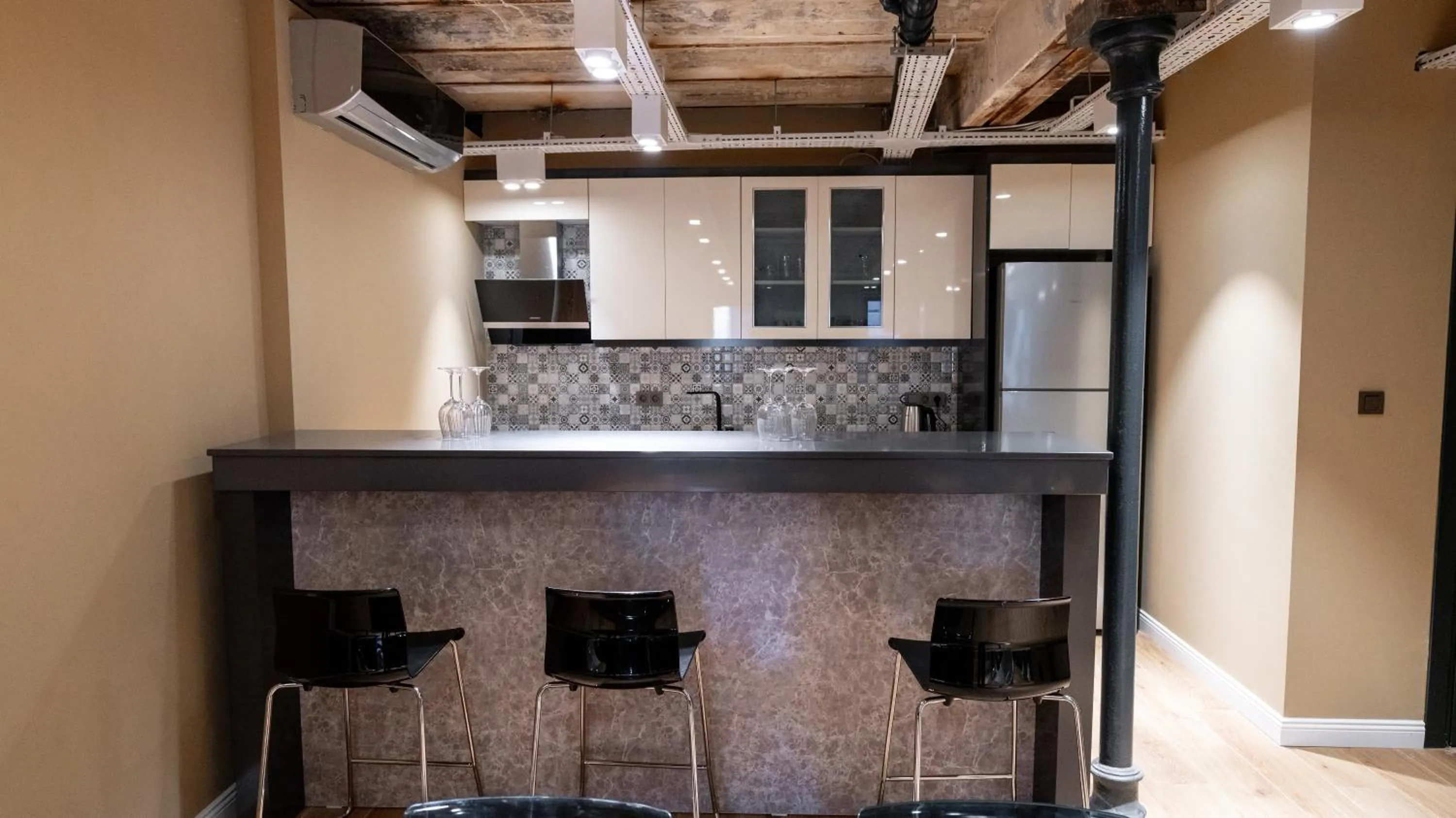Kitchen or kitchenette in DeCamondo Residence