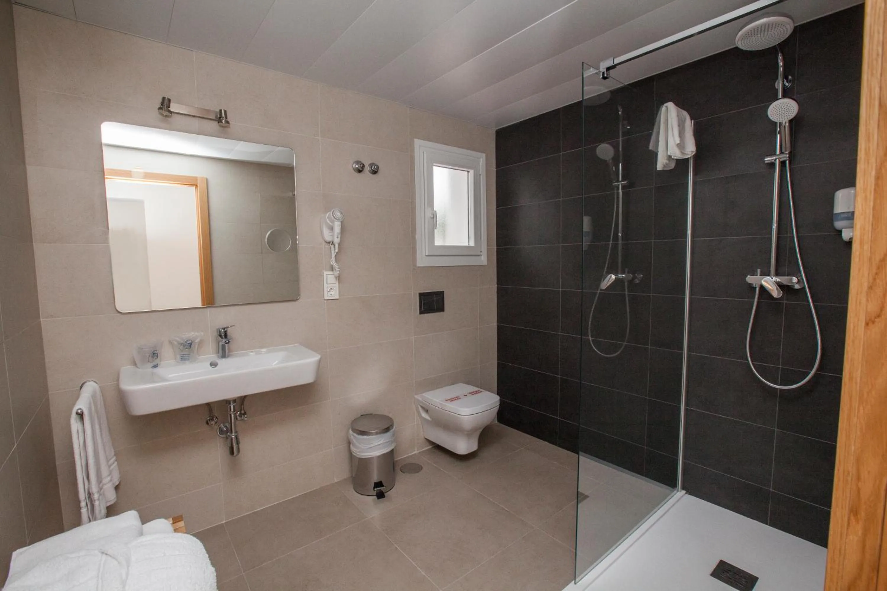 Bathroom in Hotel Villa Flamenca