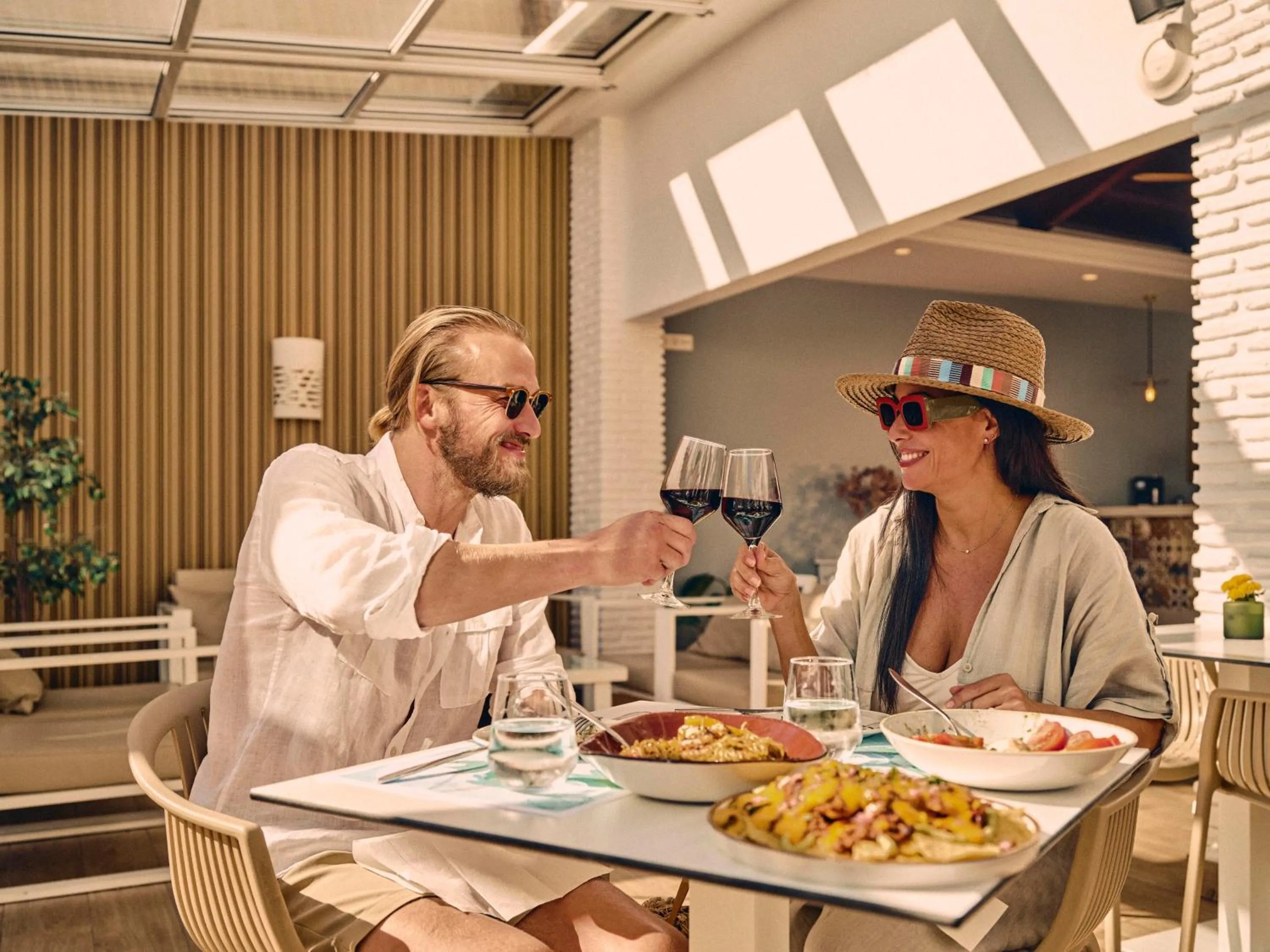 Restaurant/places to eat in Beneste Villa Flamenca Hotel