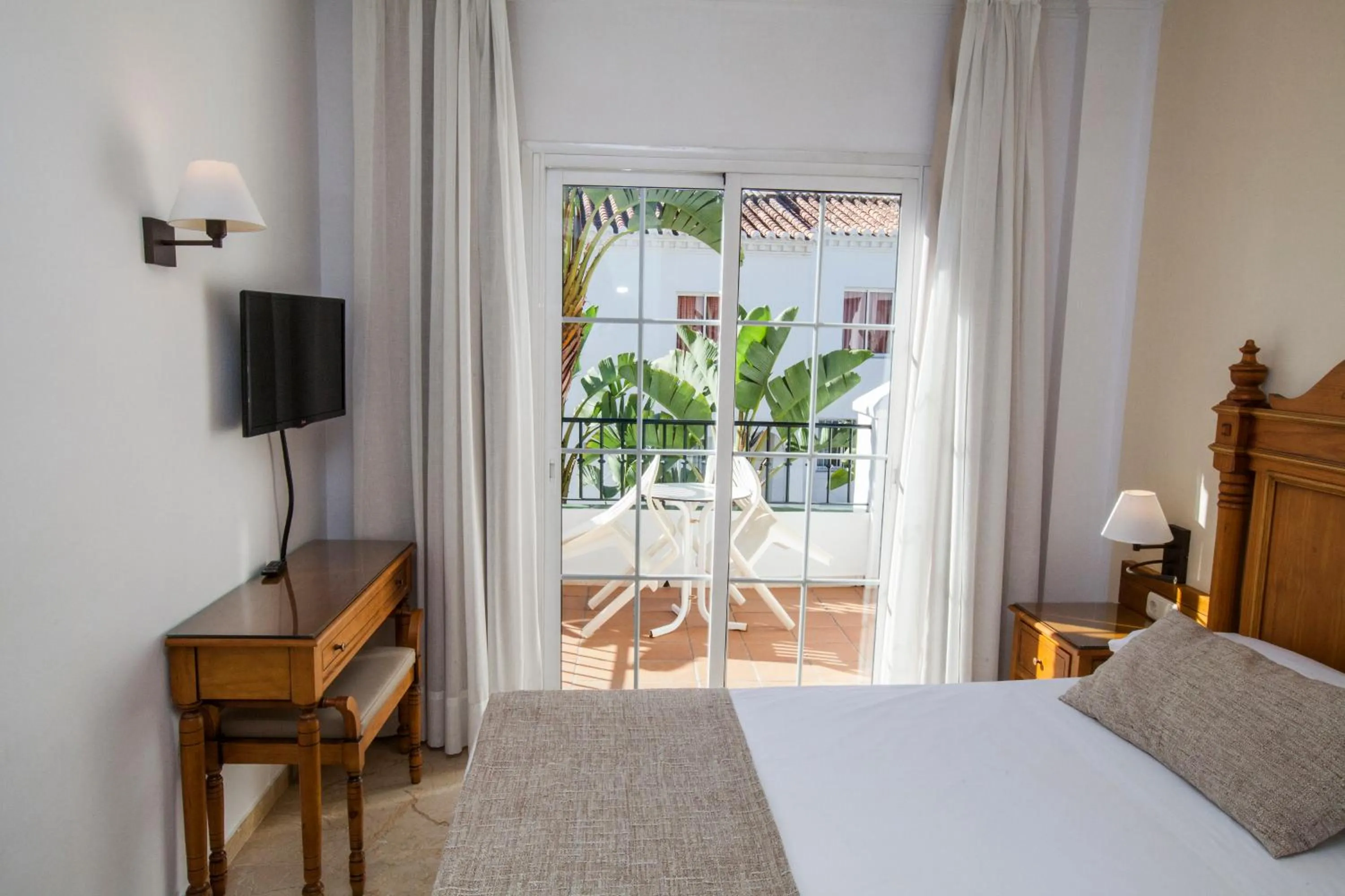Bed in Hotel Villa Flamenca
