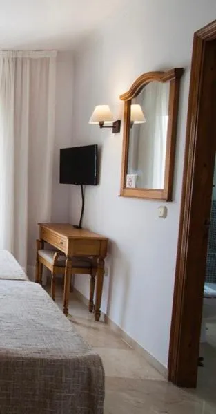 Bedroom, Bed in Hotel Villa Flamenca