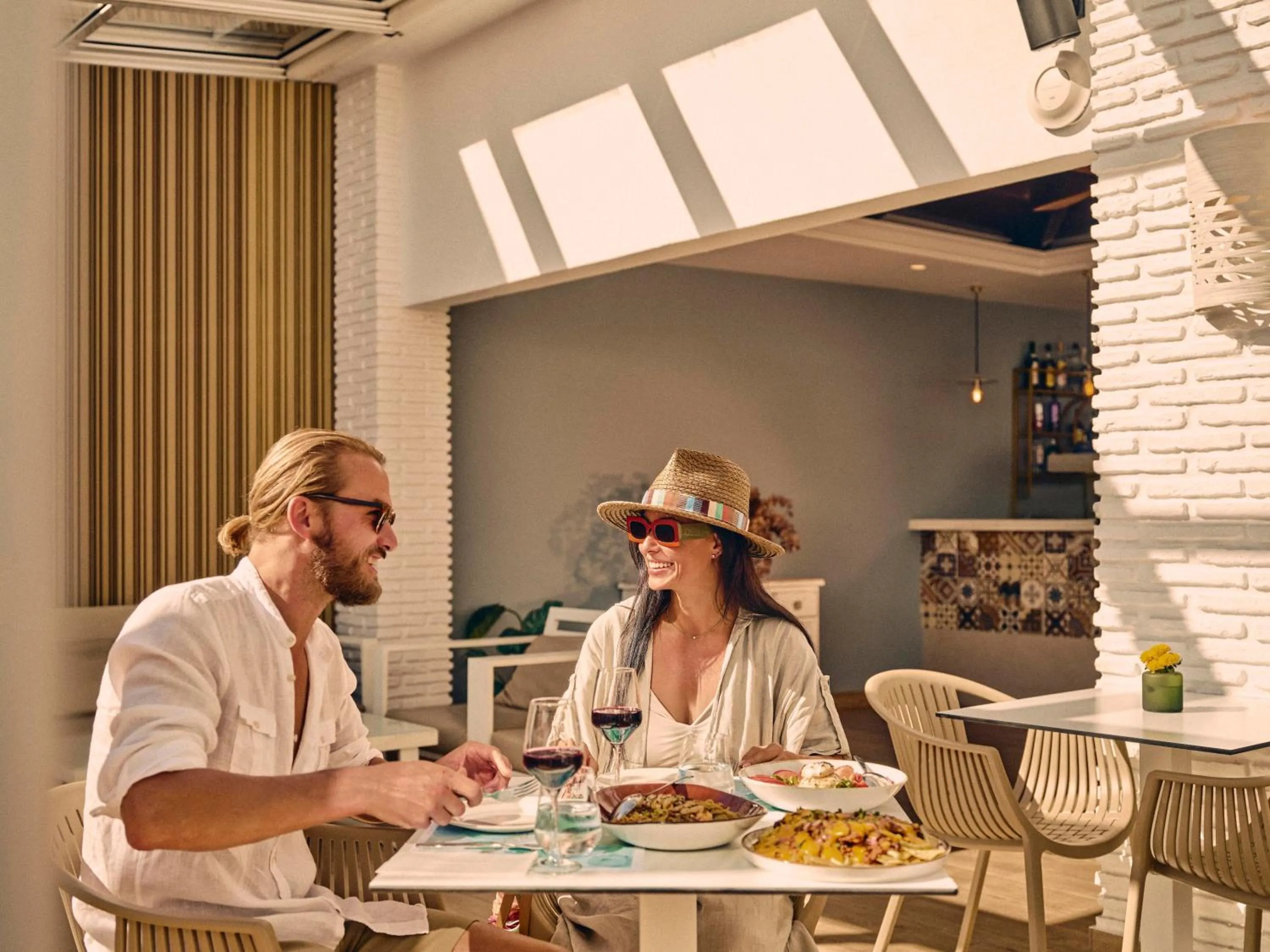 Restaurant/places to eat in Beneste Villa Flamenca Hotel