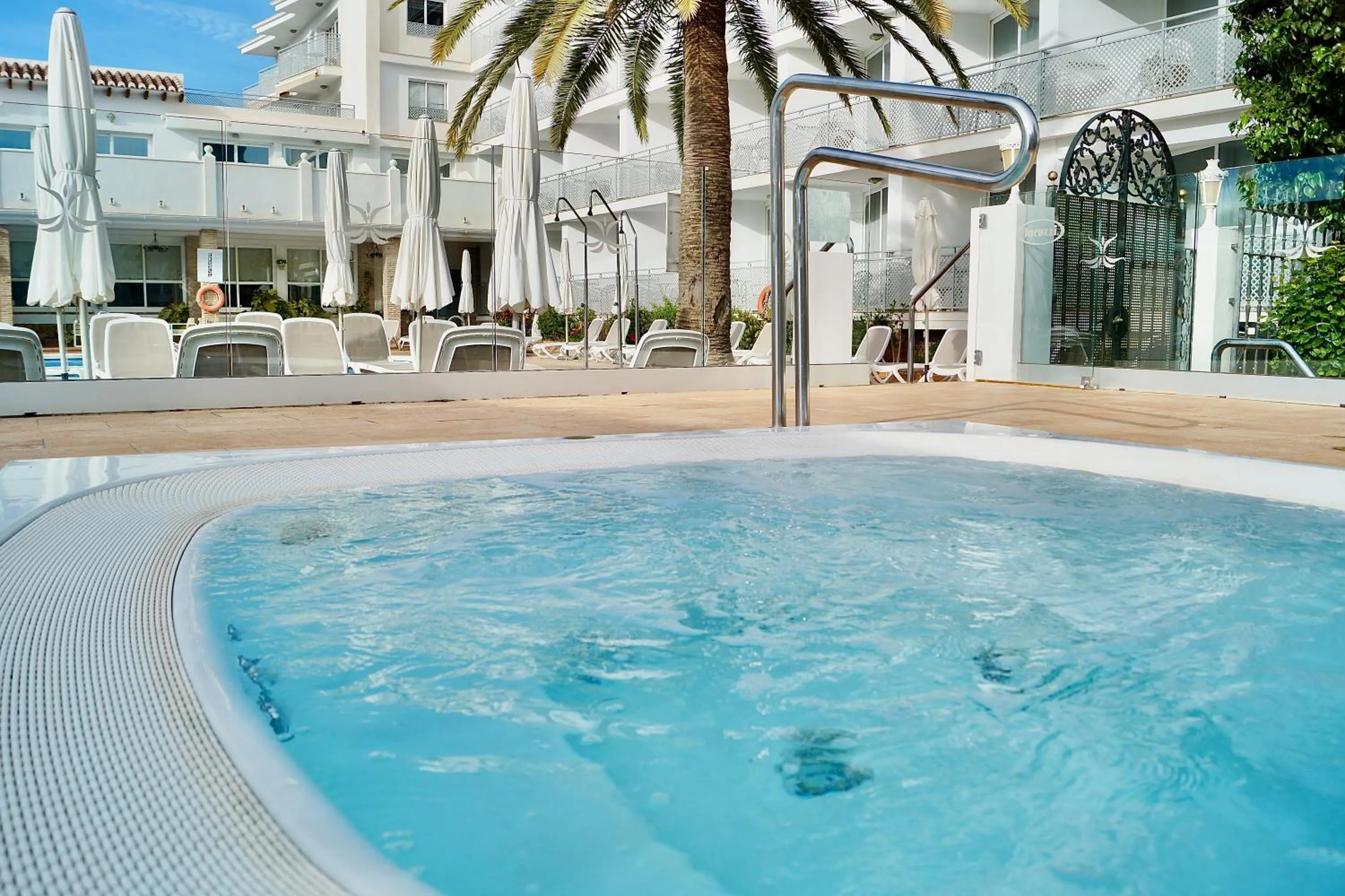 Hot Tub in Hotel Villa Flamenca