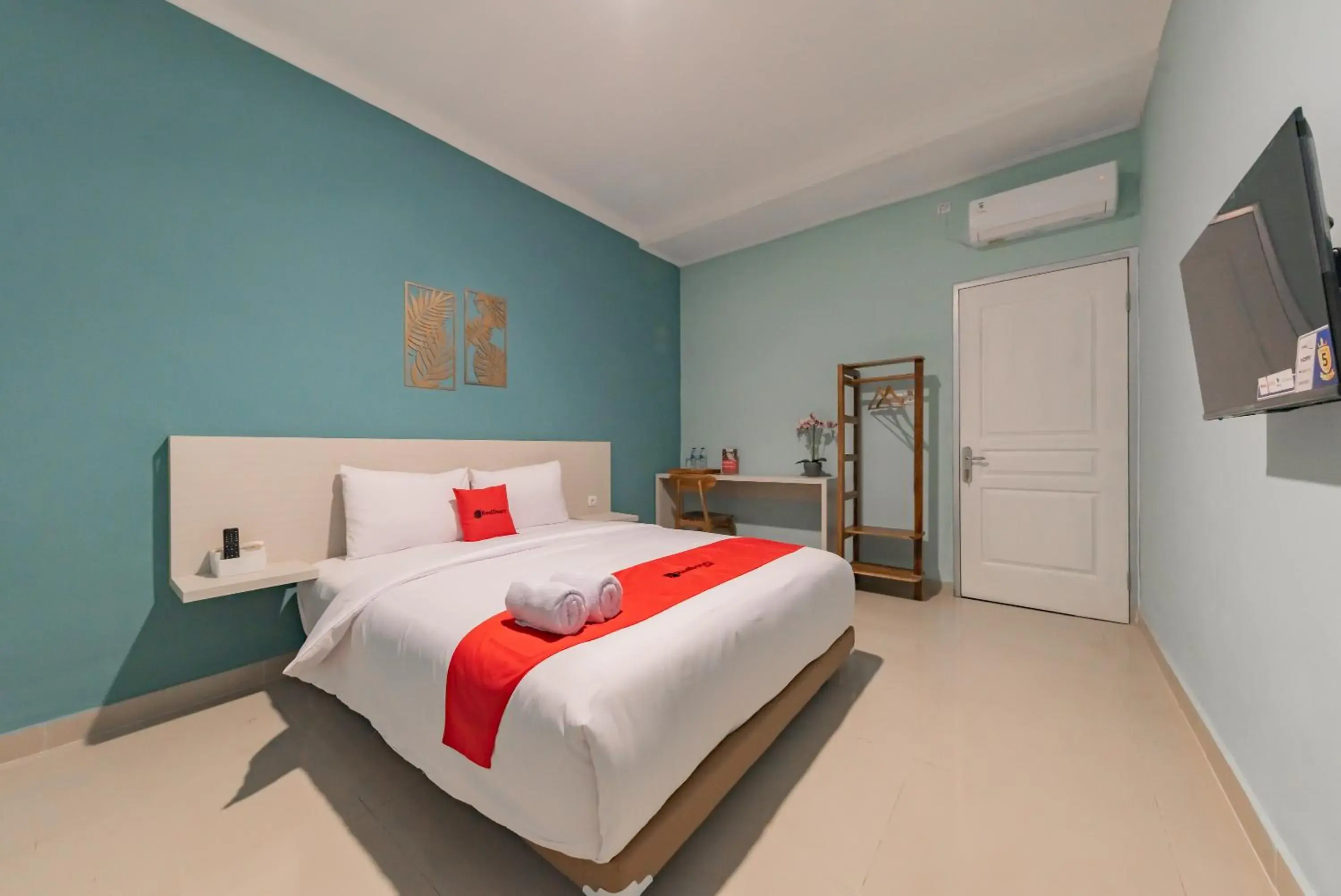 Bedroom, Bed in RedDoorz Plus near Surapati Core Bedroom, Bed in RedDoorz Plus near Surapati Core