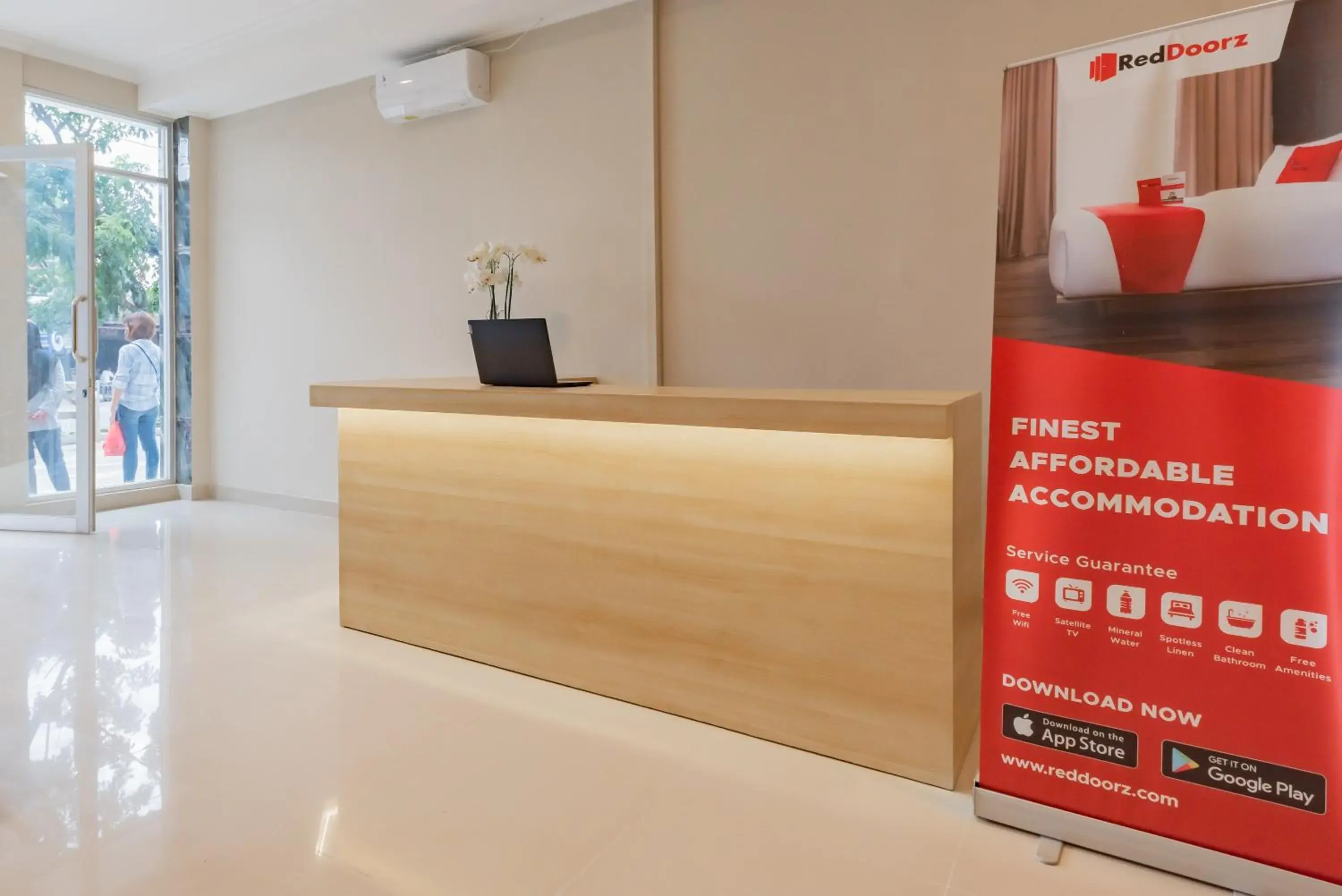 Lobby or reception in RedDoorz Plus near Surapati Core Lobby or reception in RedDoorz Plus near Surapati Core