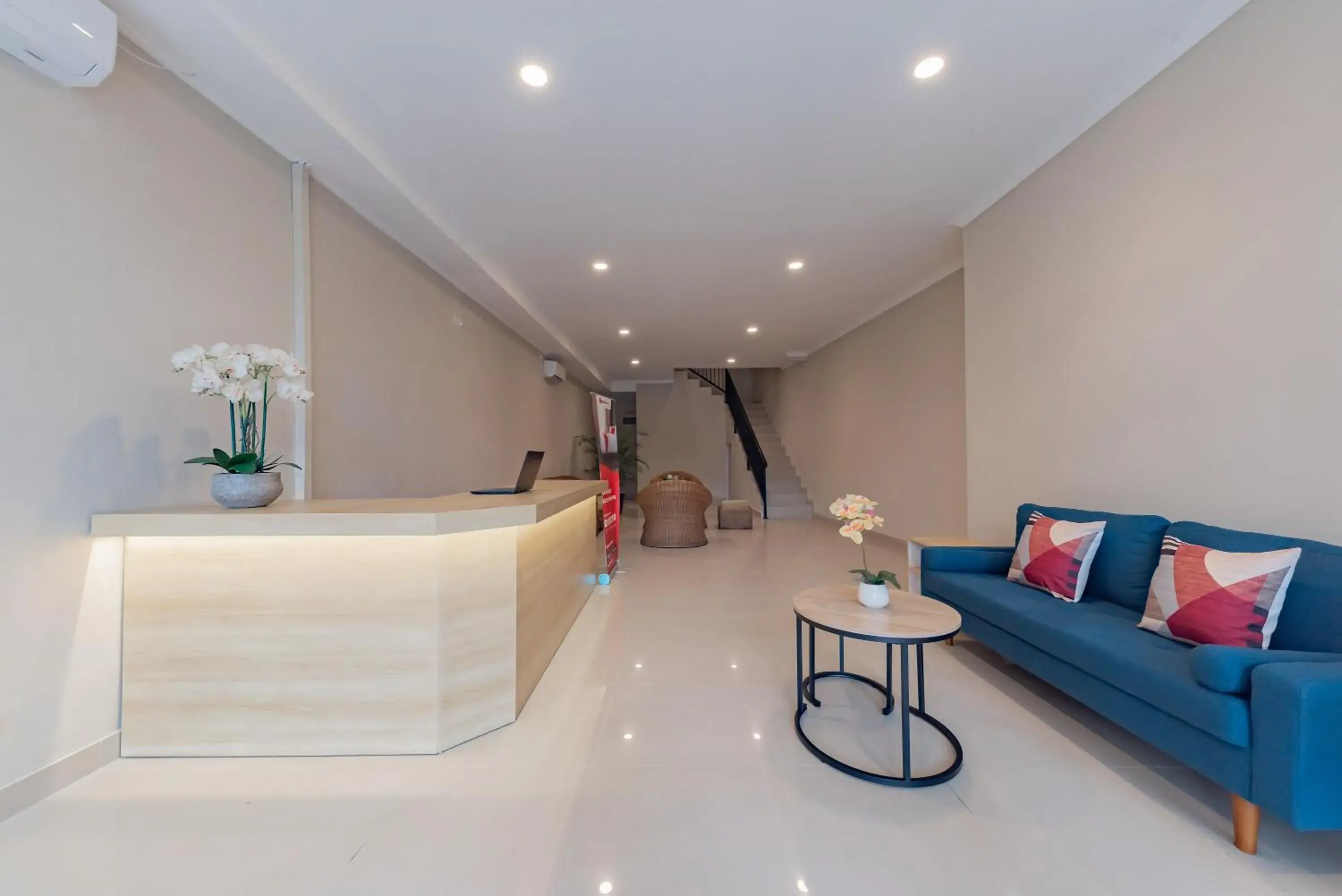 Living room in RedDoorz Plus near Surapati Core Living room in RedDoorz Plus near Surapati Core