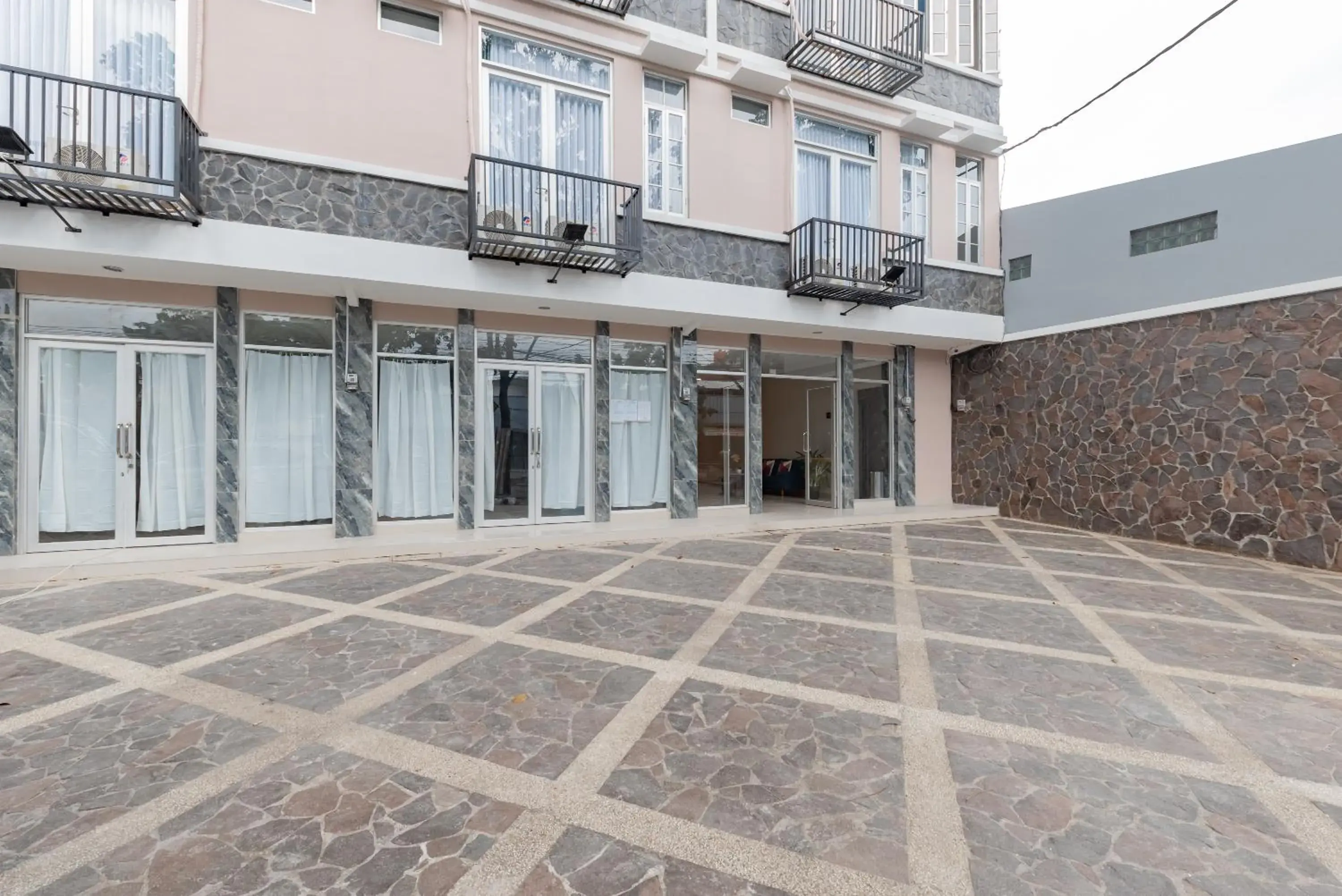 Property building in RedDoorz Plus near Surapati Core Property building in RedDoorz Plus near Surapati Core