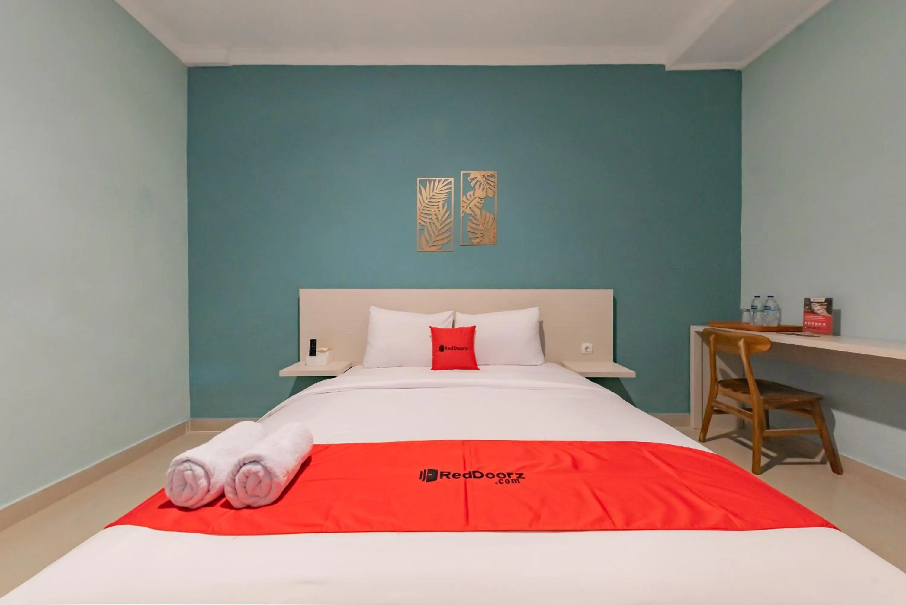 Bedroom, Bed in RedDoorz Plus near Surapati Core