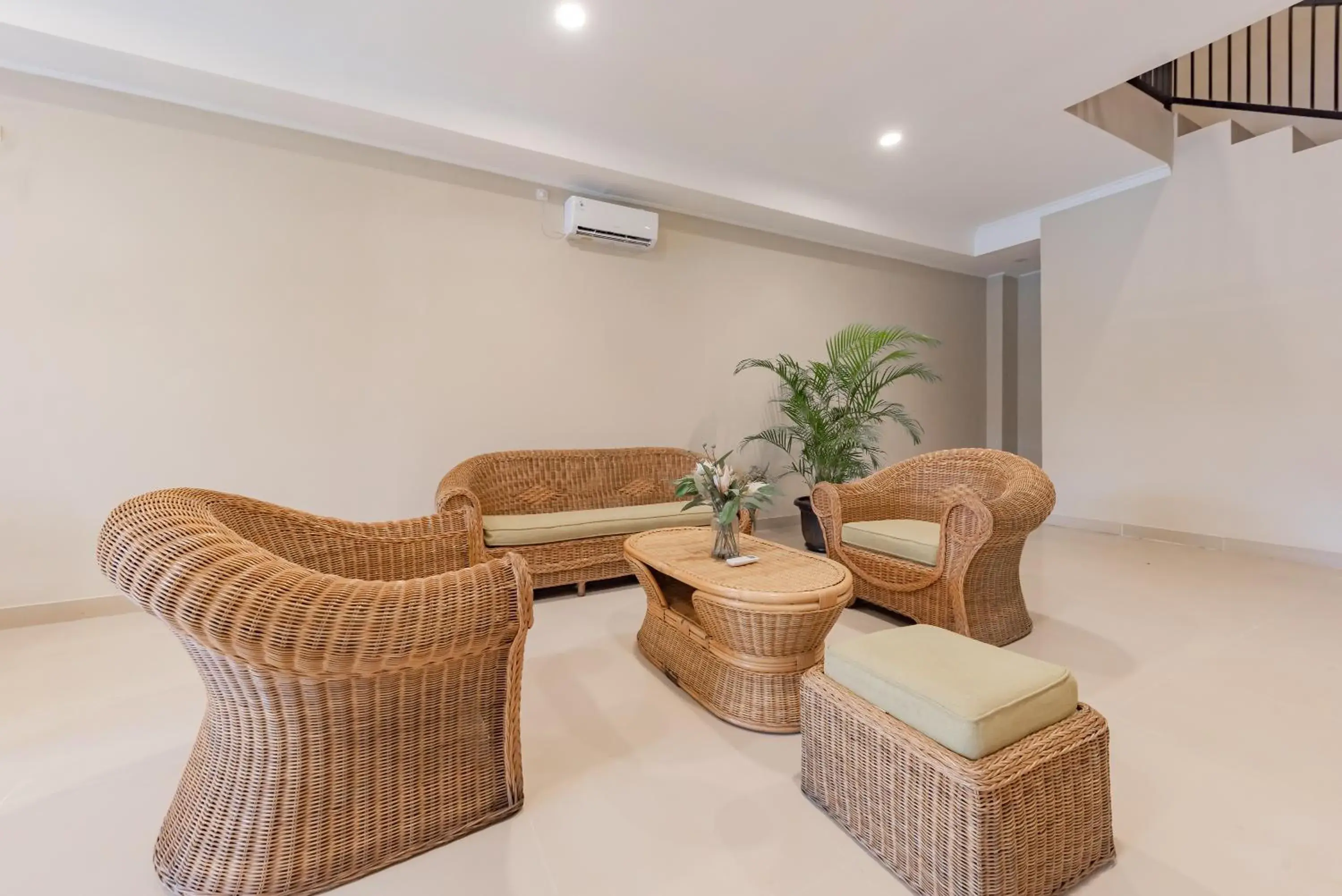 Living room in RedDoorz Plus near Surapati Core Living room in RedDoorz Plus near Surapati Core