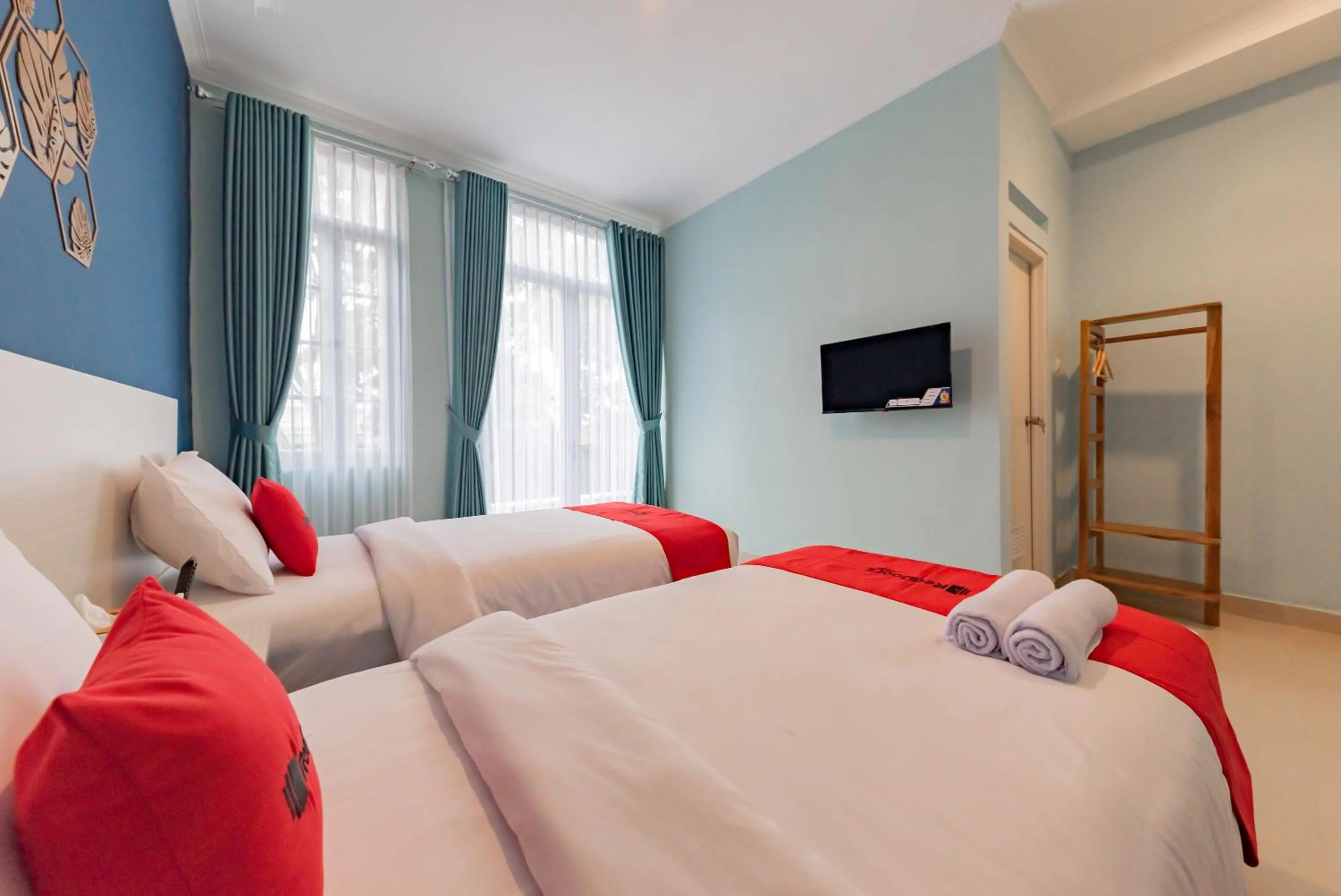 Bedroom, Bed in RedDoorz Plus near Surapati Core