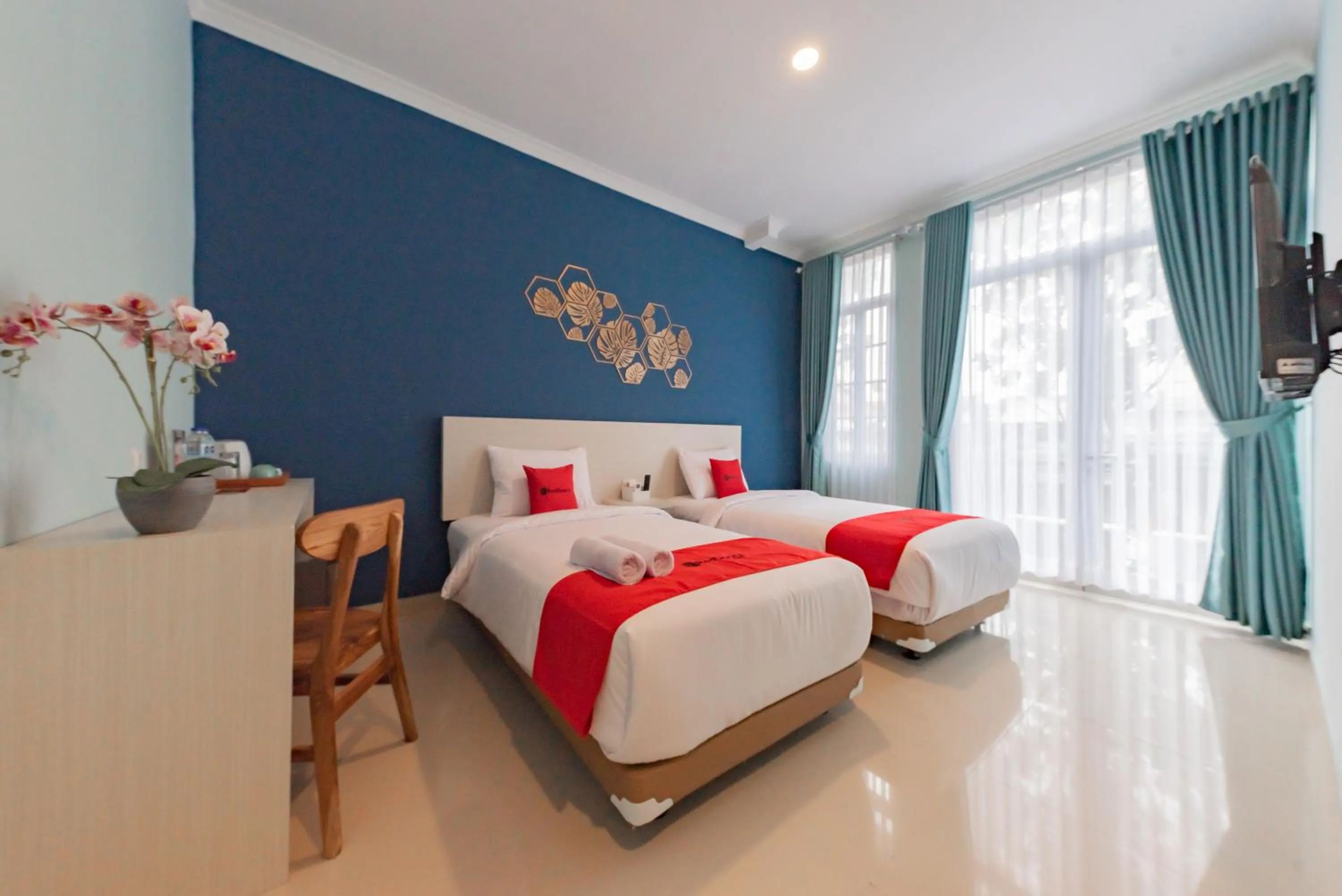 Bedroom, Bed in RedDoorz Plus near Surapati Core