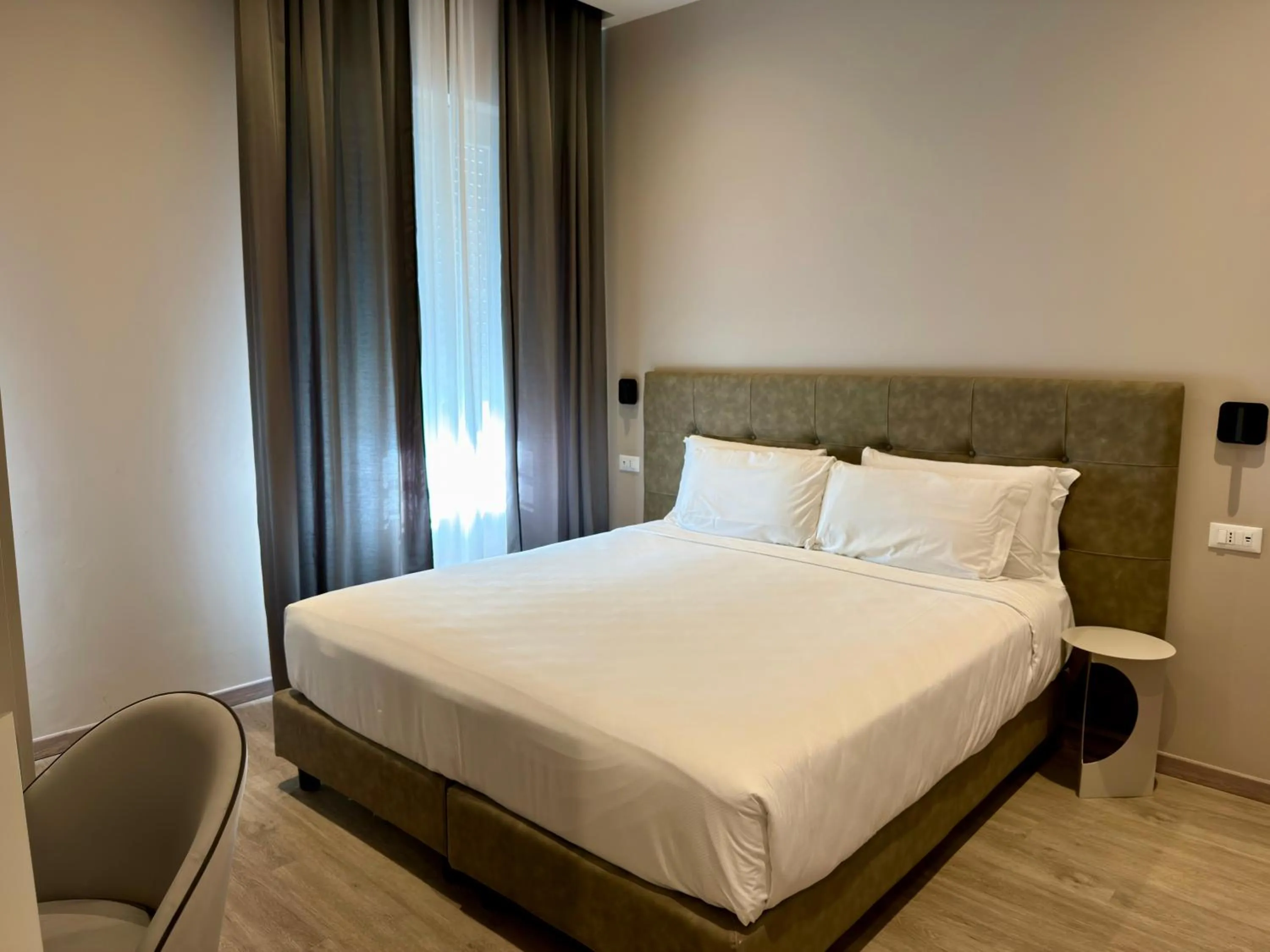 Bedroom, Bed in Vi Suites