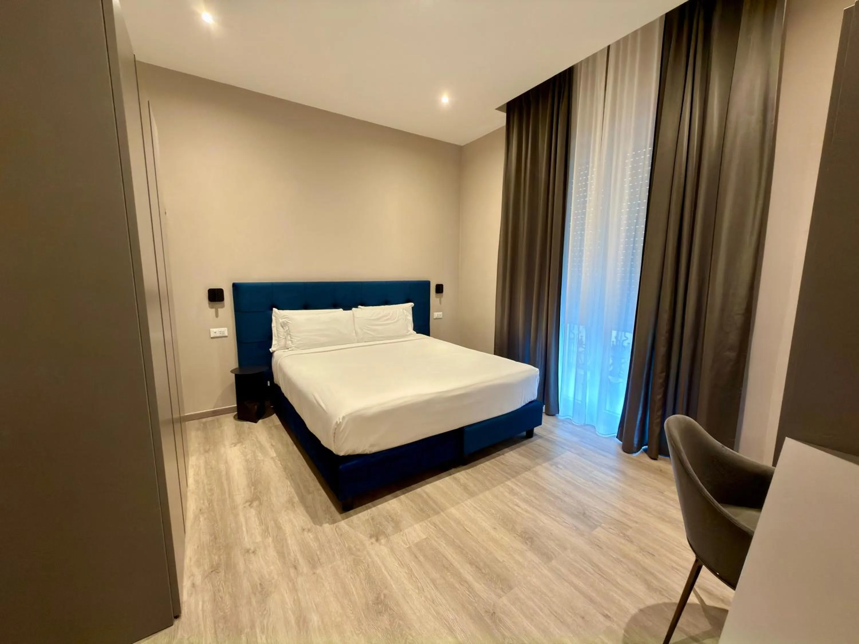 Bedroom, Bed in Vi Suites