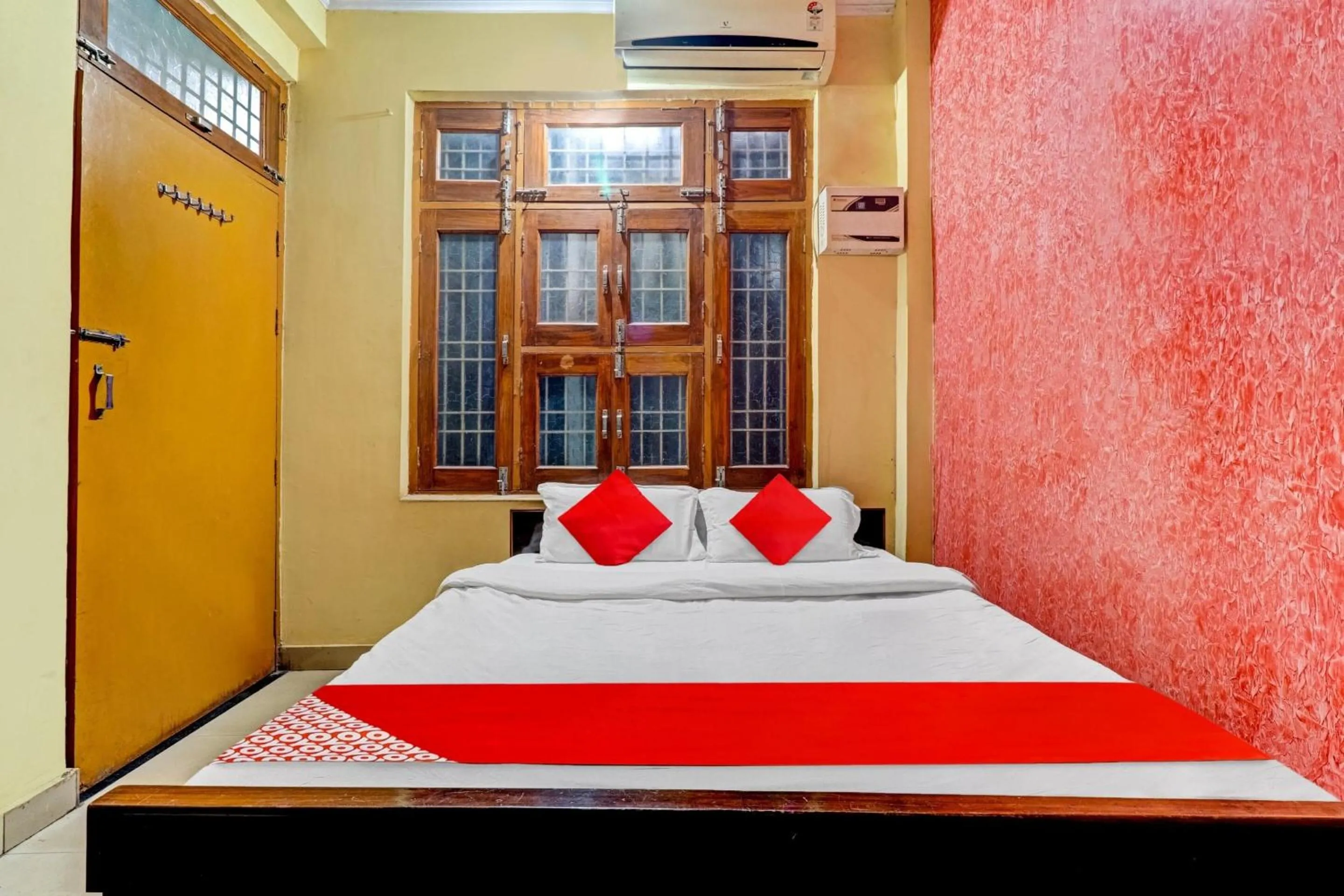 Bedroom, Bed in Hotel O Royal