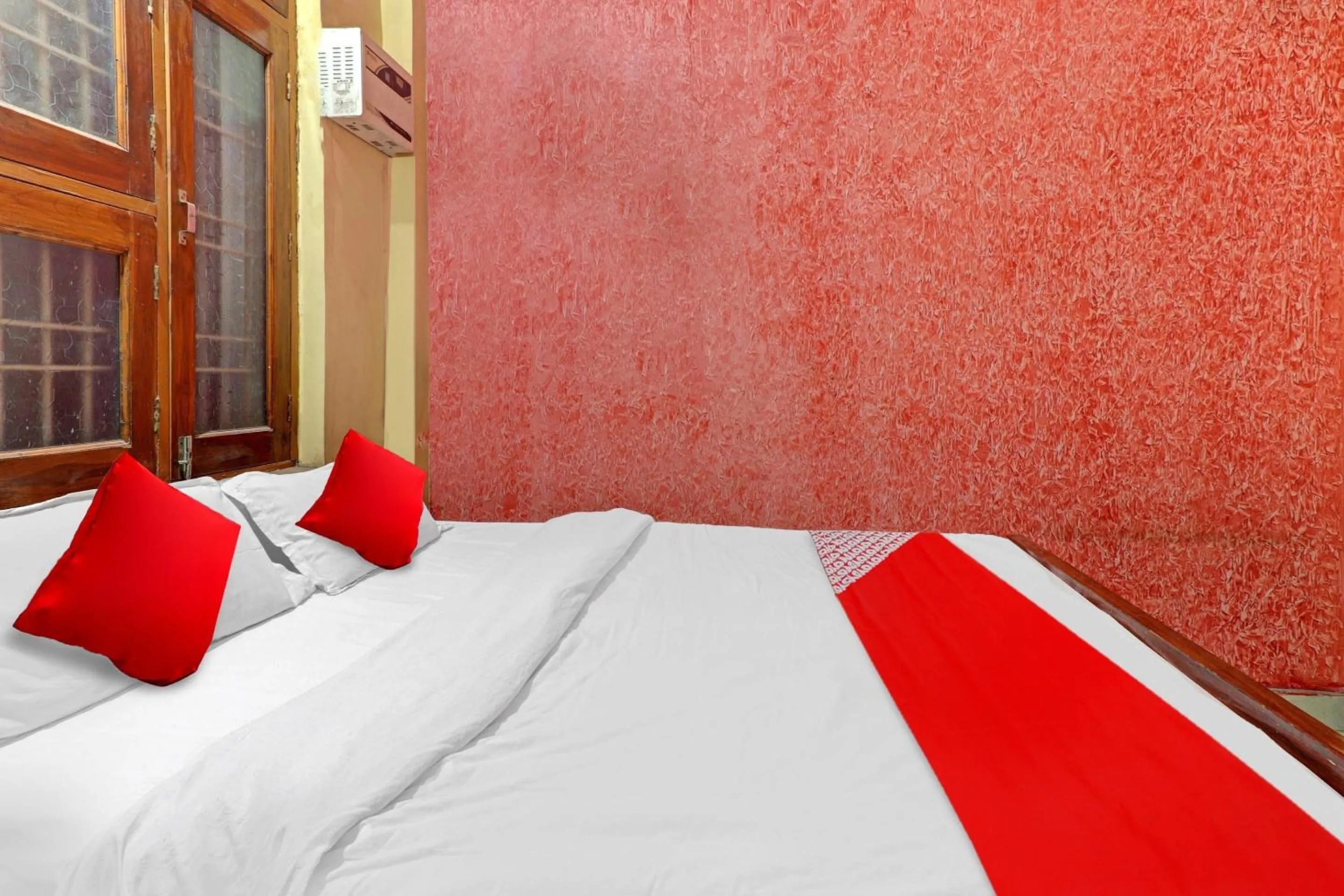 Bedroom, Bed in Hotel O Royal