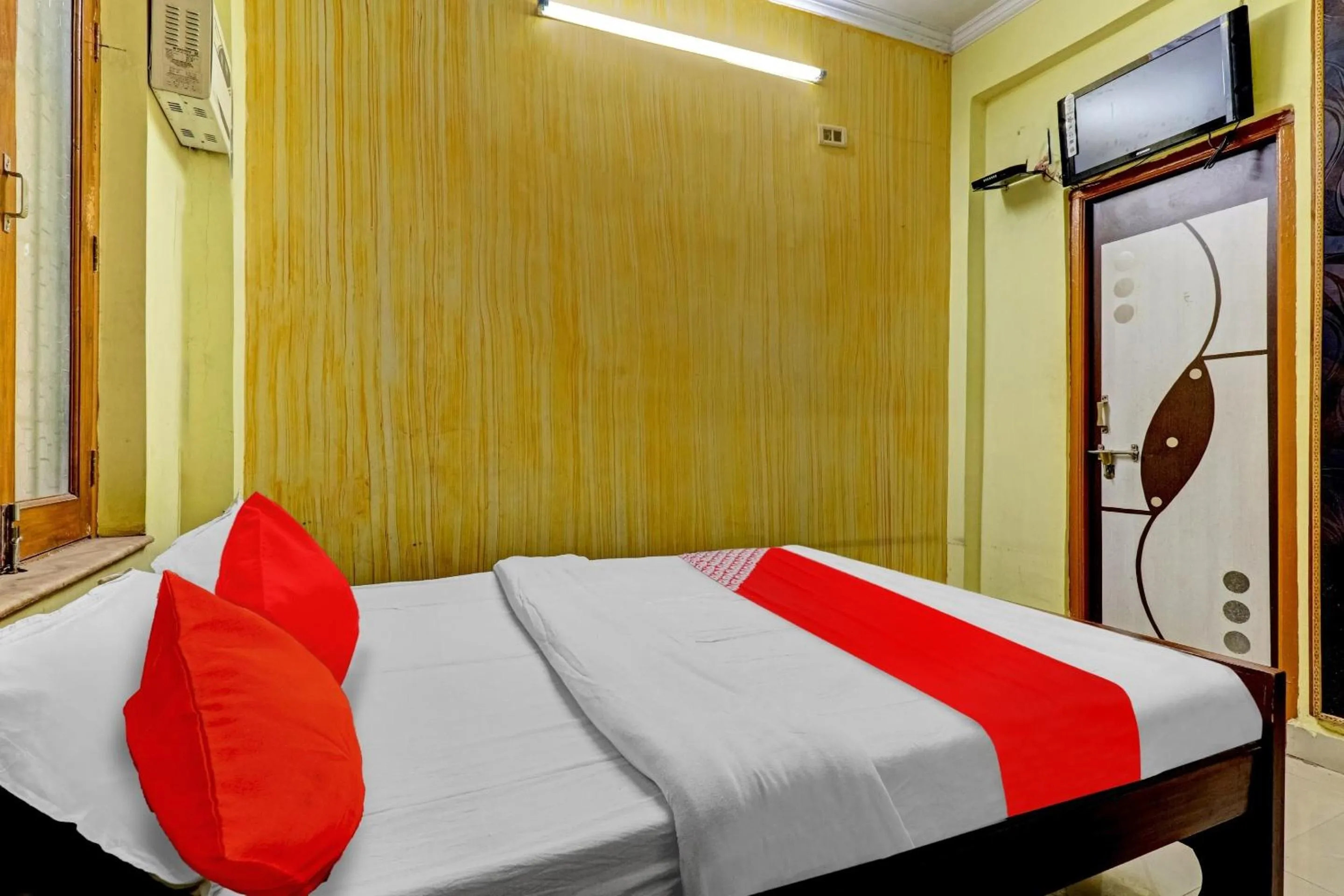 Bedroom, Bed in Hotel O Royal