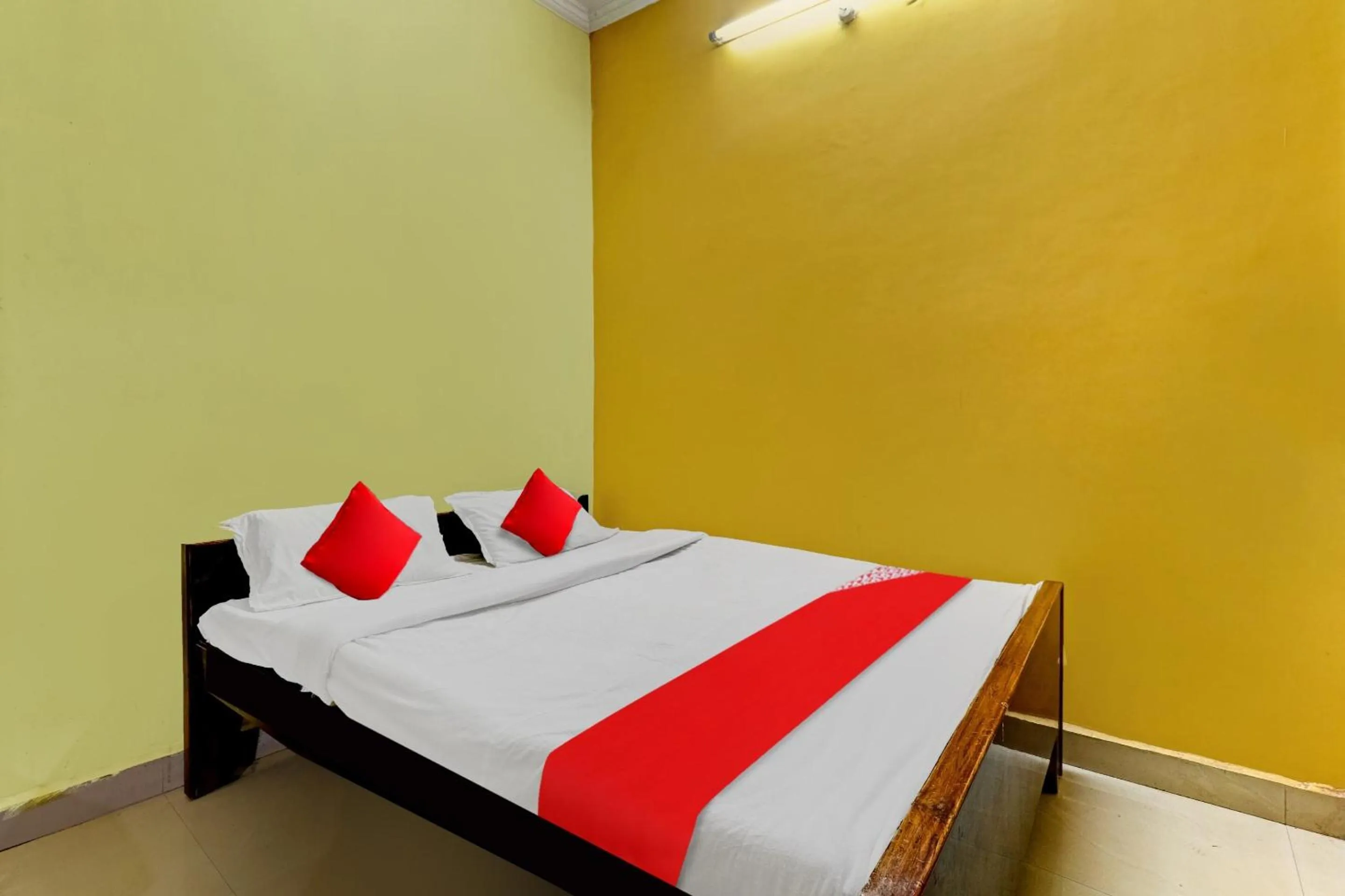 Bedroom, Bed in Hotel O Royal