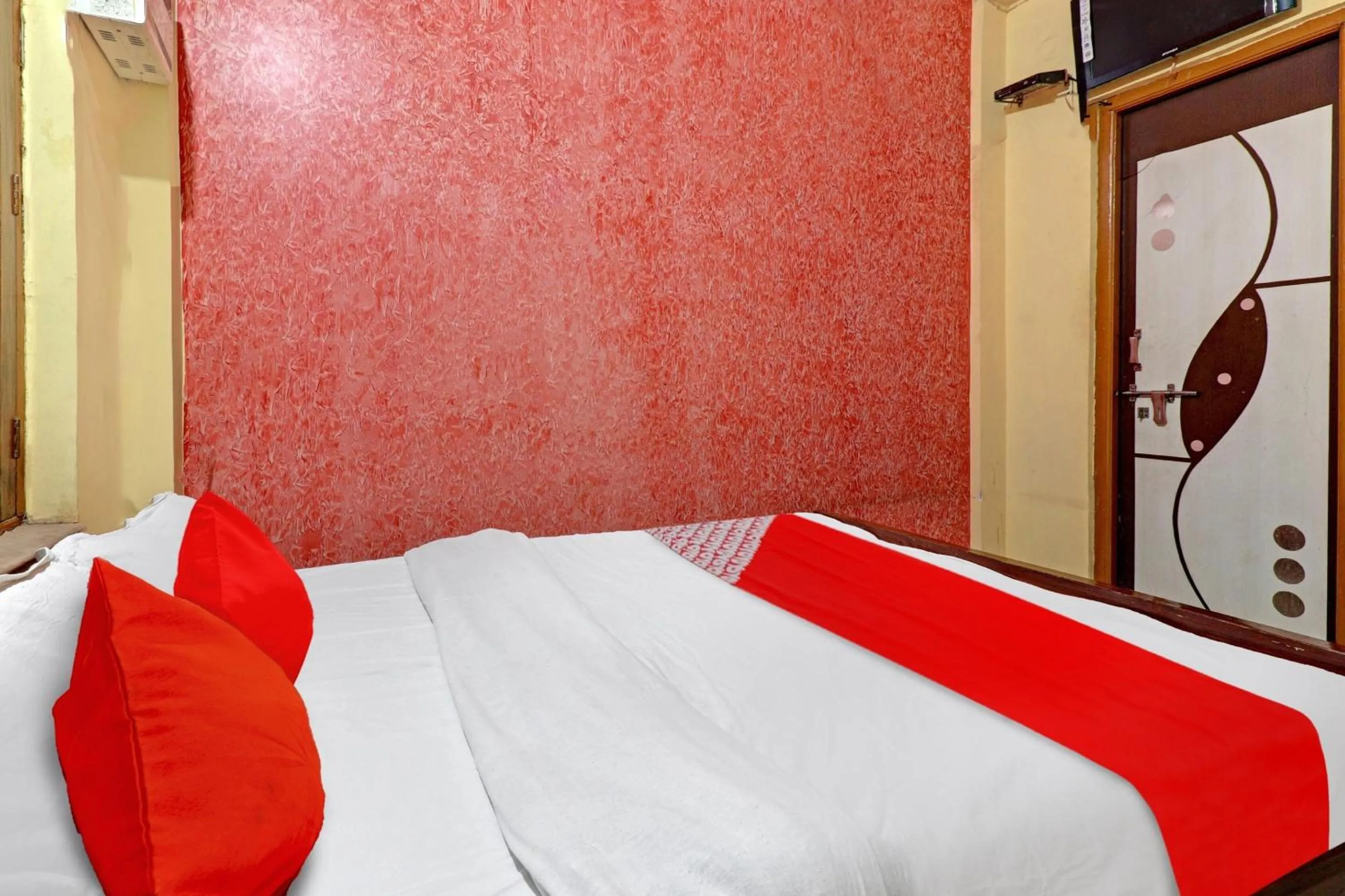 Bedroom, Bed in Hotel O Royal