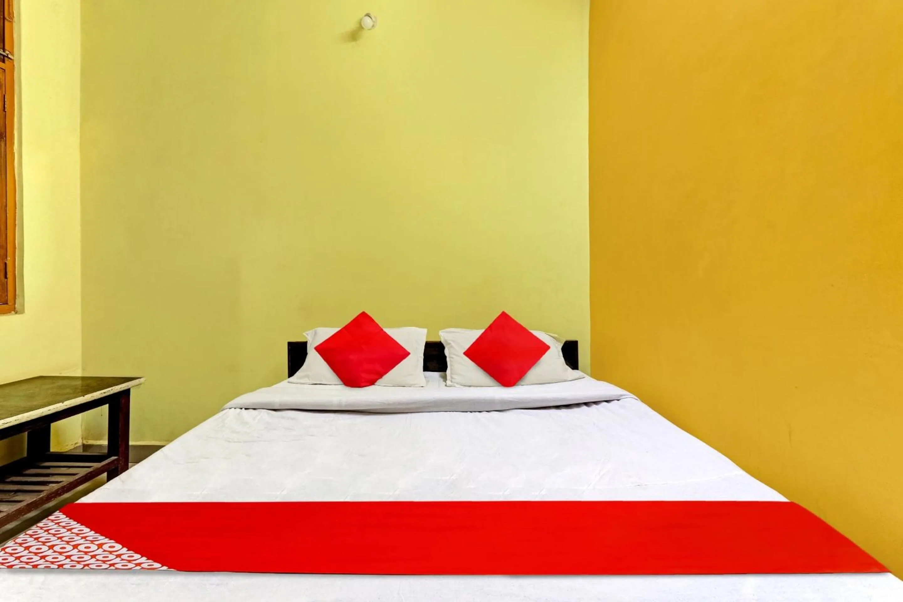 Bedroom, Bed in Hotel O Royal