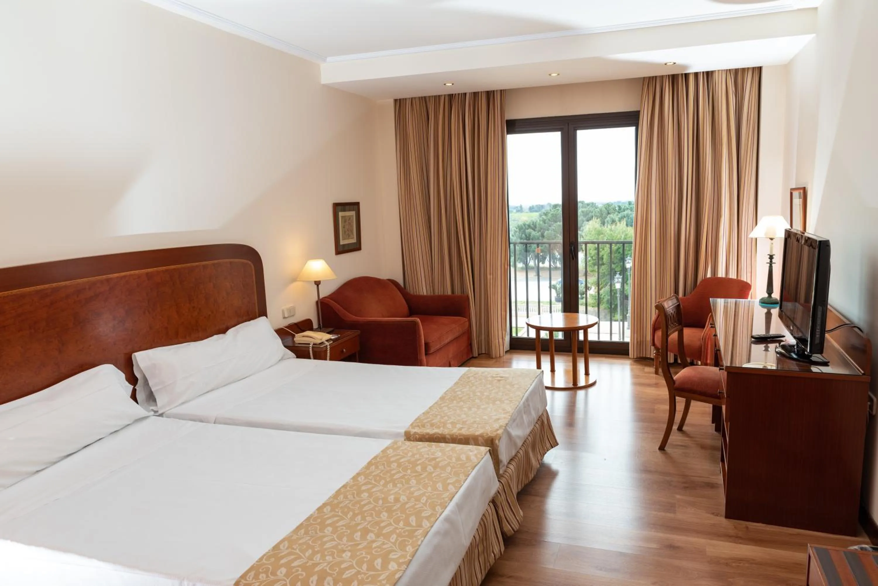 Photo of the whole room, Bed in Termes Montbrio Hotel & Spa