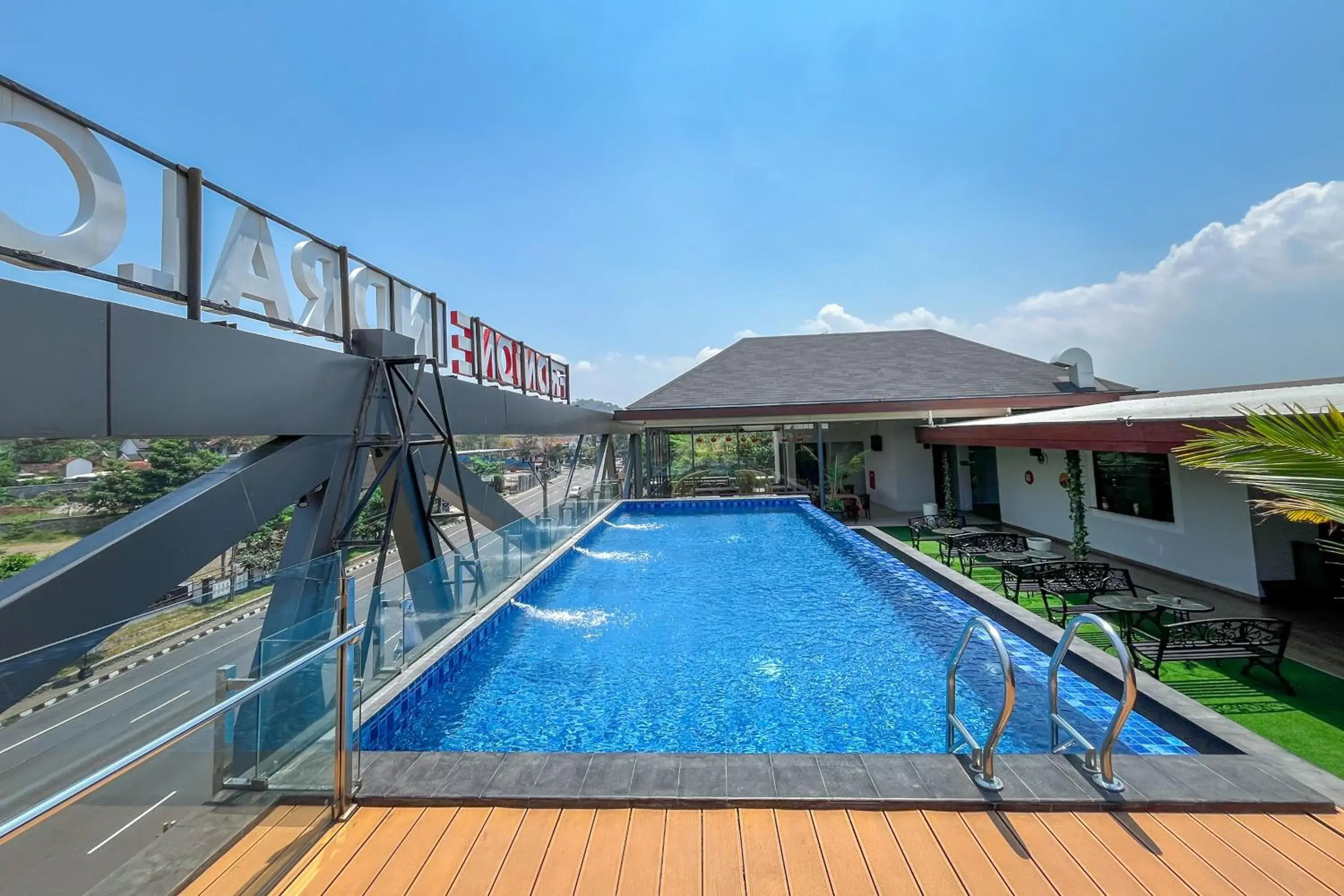 Swimming pool in Front One Resort Indraloka Temanggung Swimming pool in Front One Resort Indraloka Temanggung
