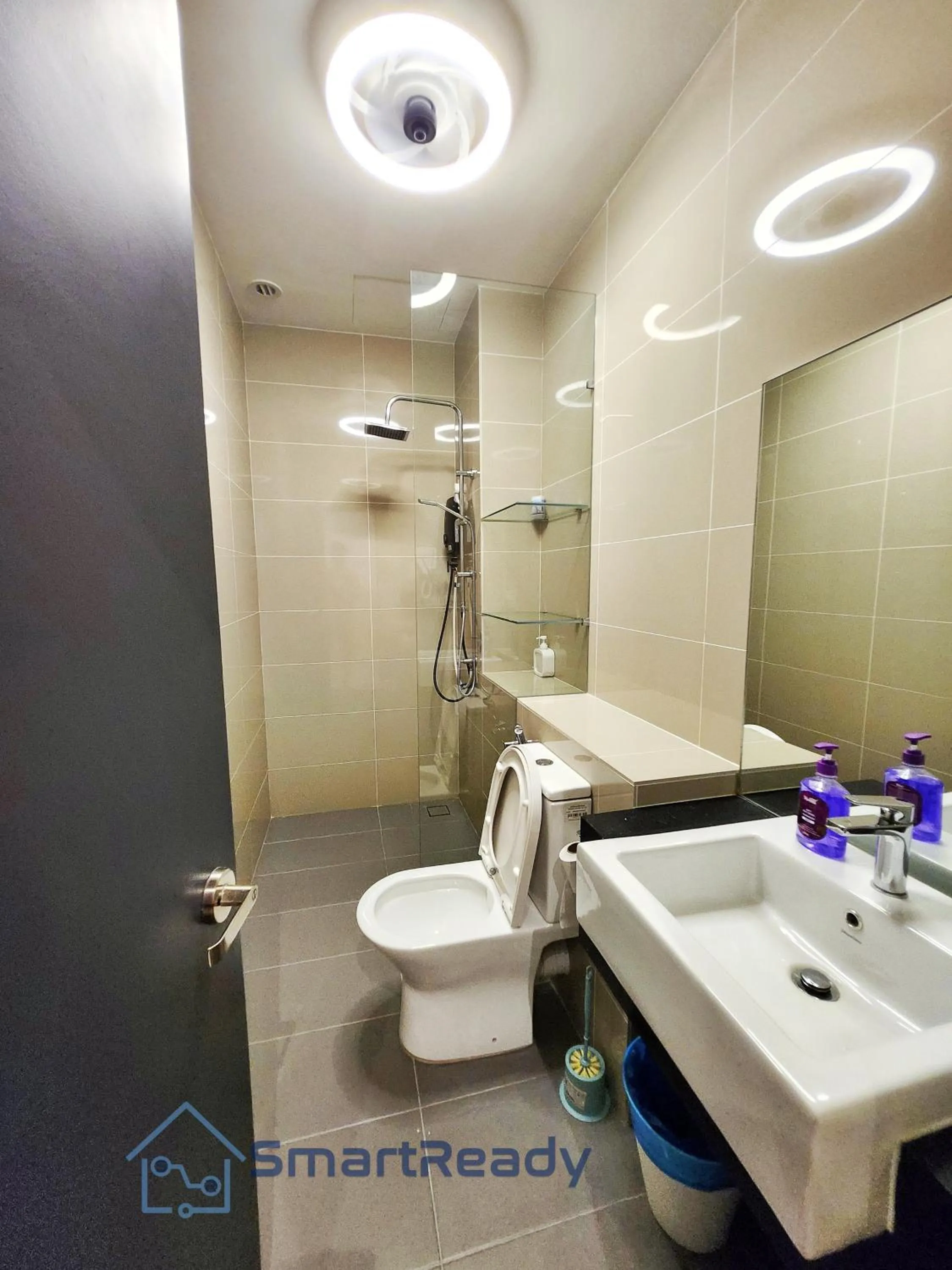 Bathroom in Sunway GRID by SR Home
