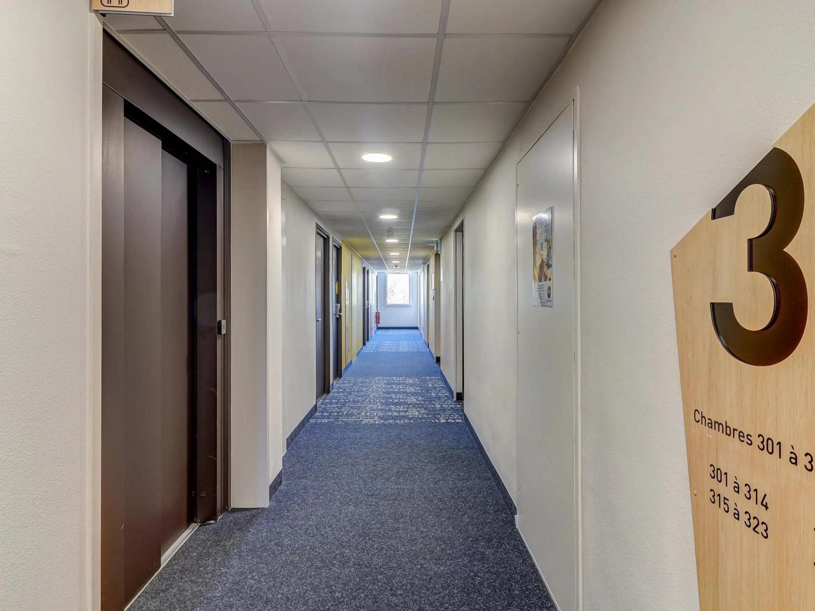 Decorative detail in B&B HOTEL Le Creusot Montchanin