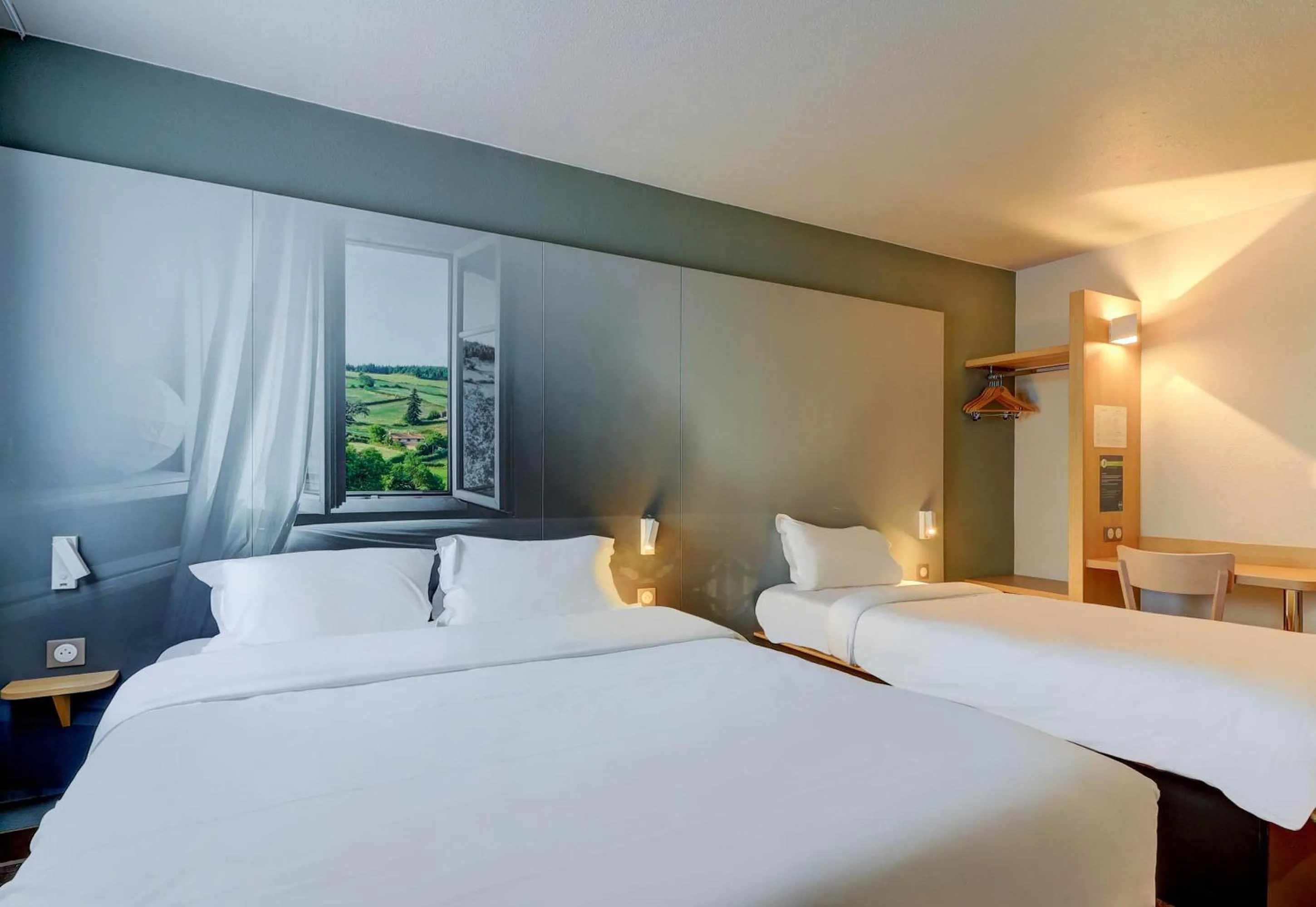 Bedroom, Bed in B&B HOTEL Le Creusot Montchanin