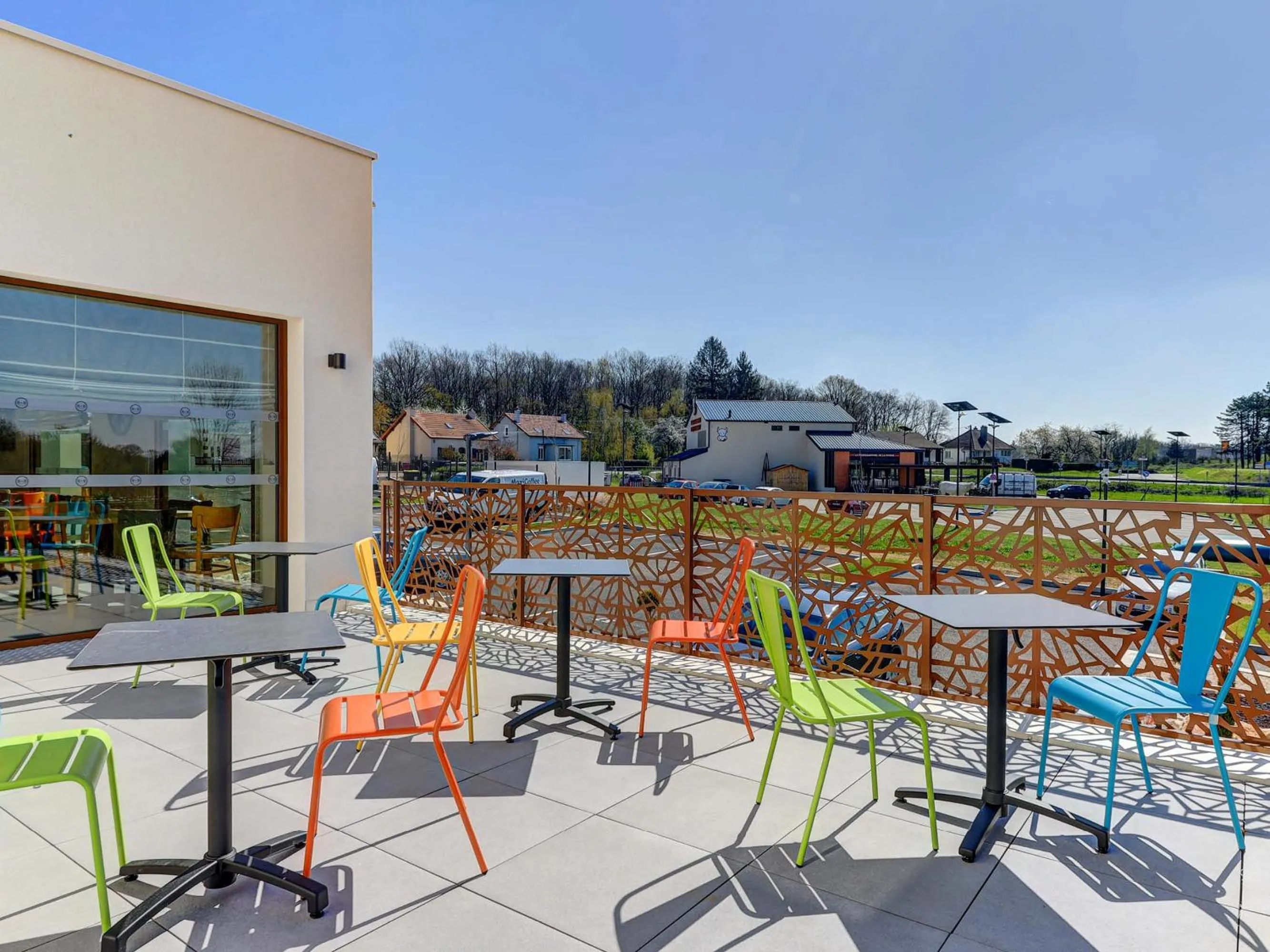 Patio in B&B HOTEL Le Creusot Montchanin