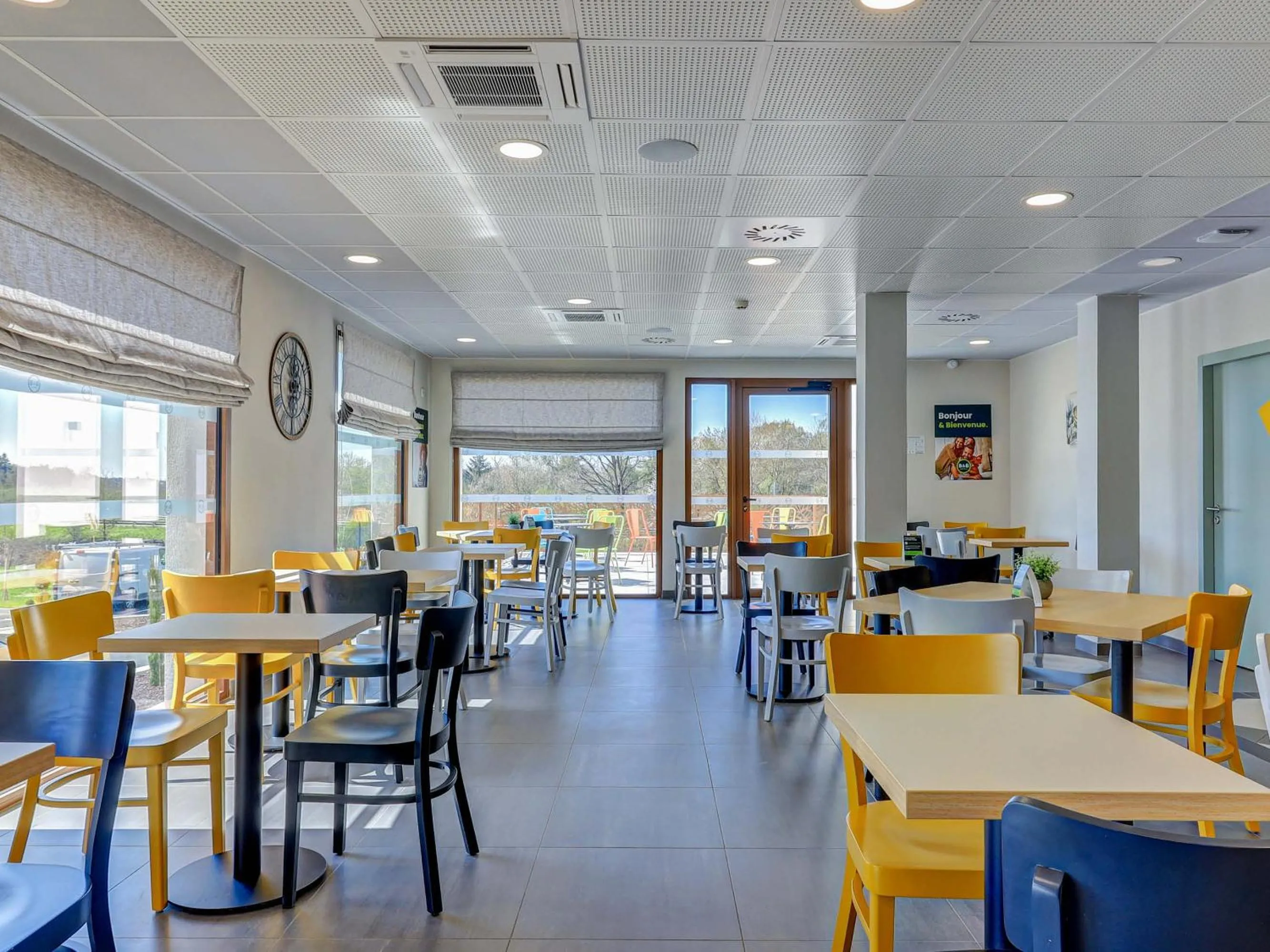 Breakfast in B&B HOTEL Le Creusot Montchanin