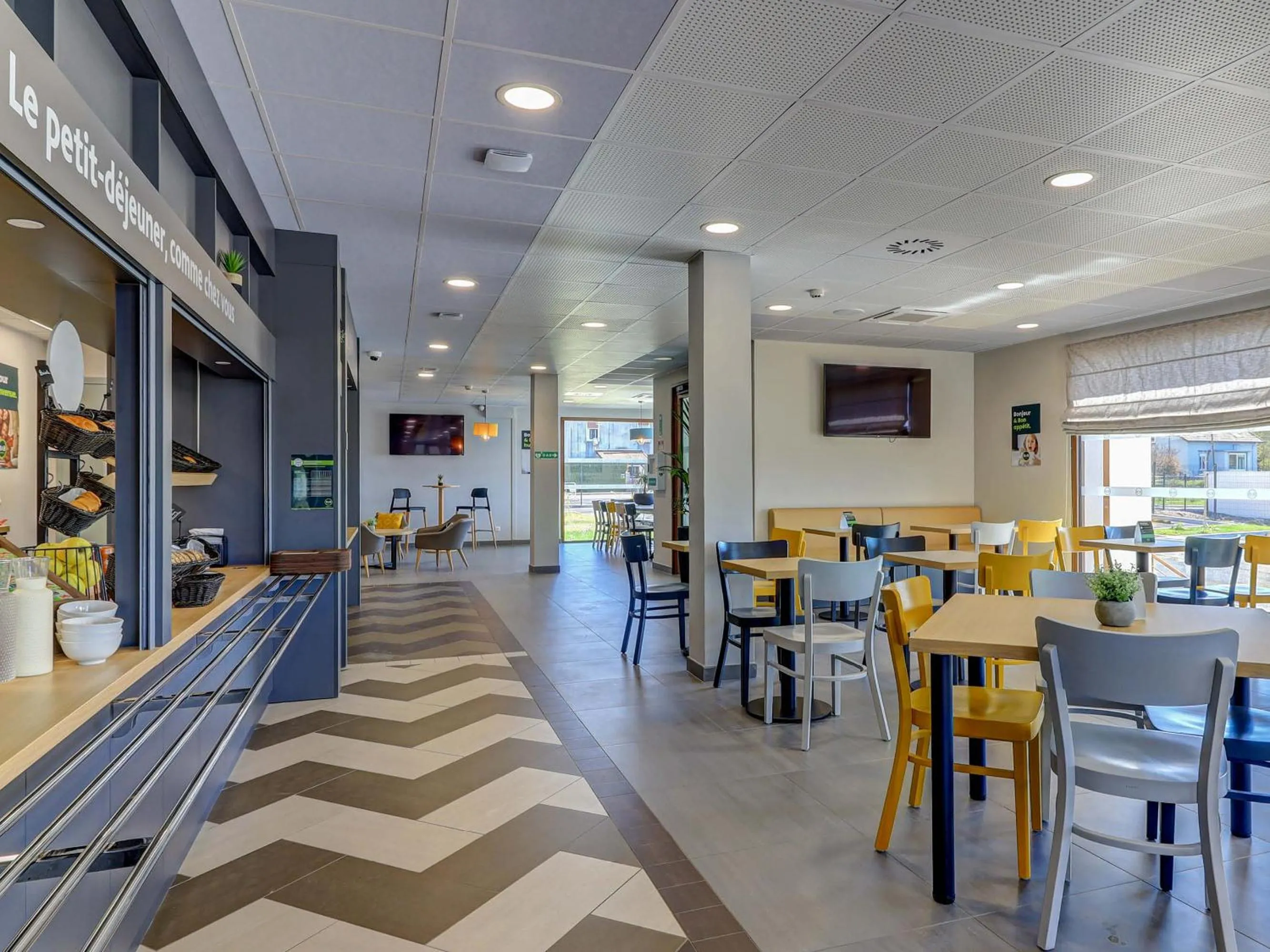 Breakfast in B&B HOTEL Le Creusot Montchanin