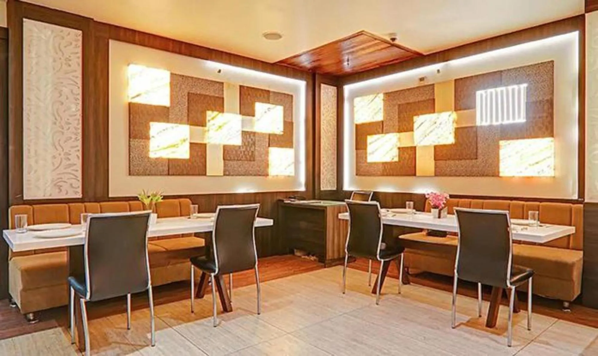 Restaurant/places to eat in FabHotel Sam Inn