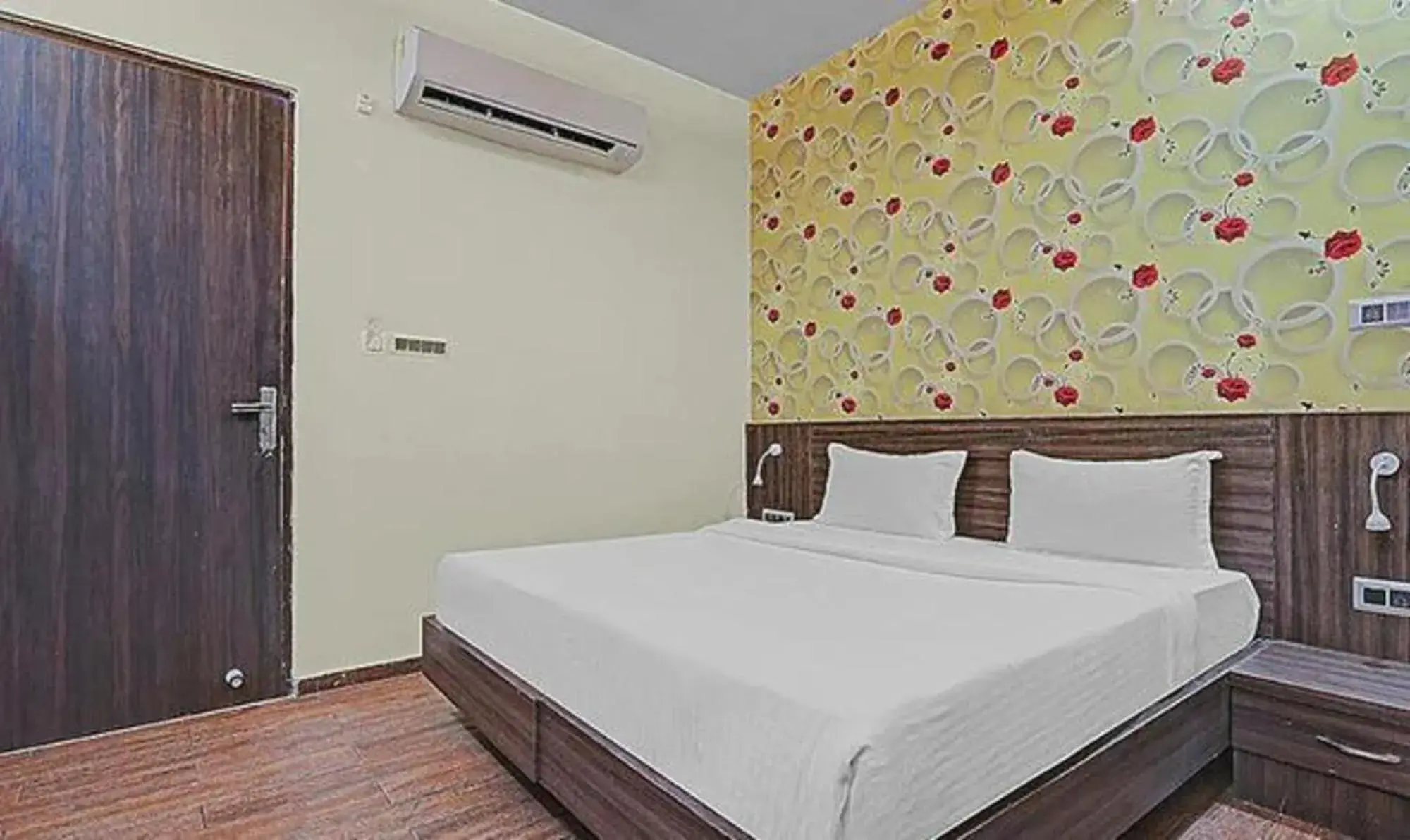 Bed in FabHotel Sam Inn Bed in FabHotel Sam Inn