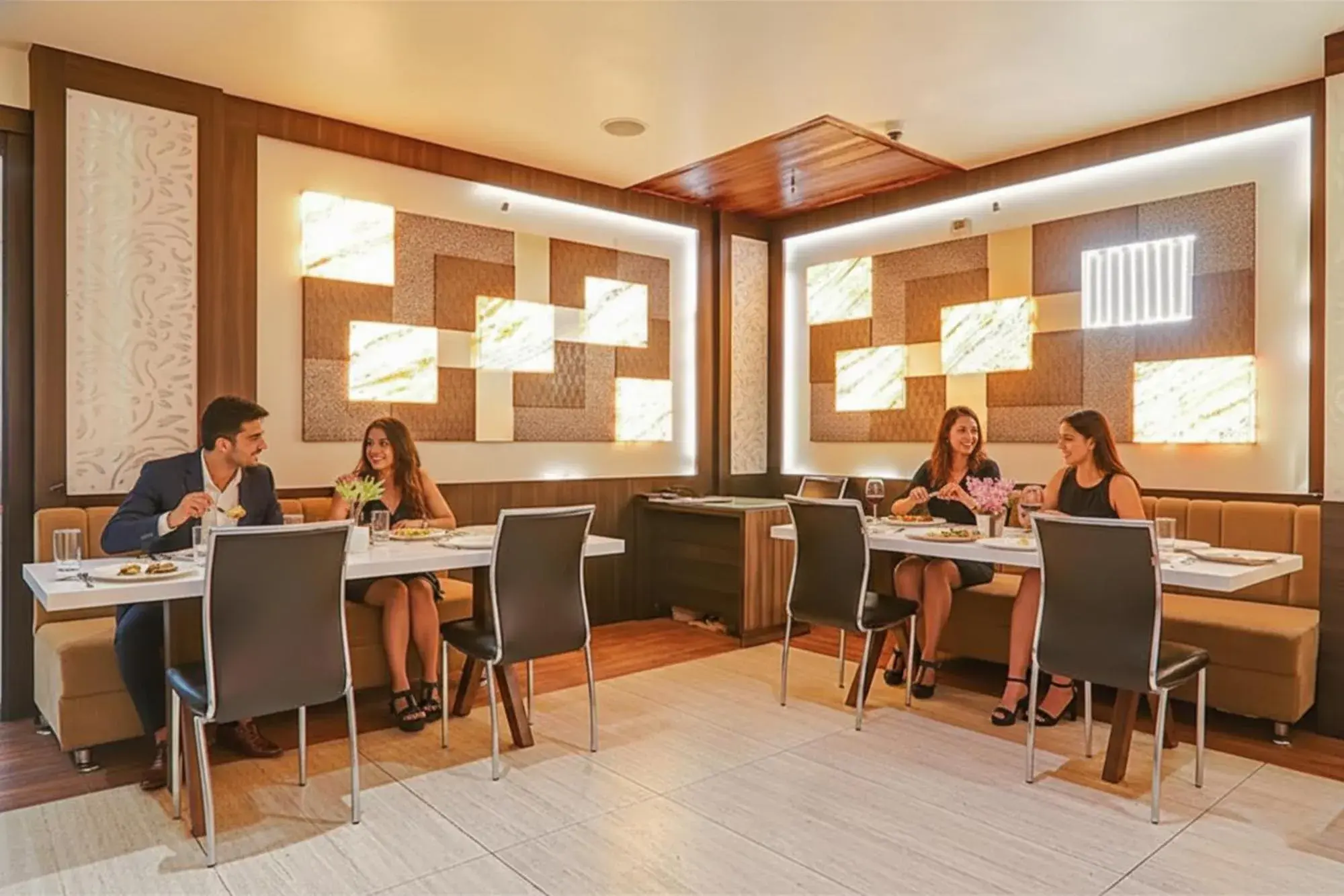 Breakfast in FabHotel Sam Inn Breakfast in FabHotel Sam Inn