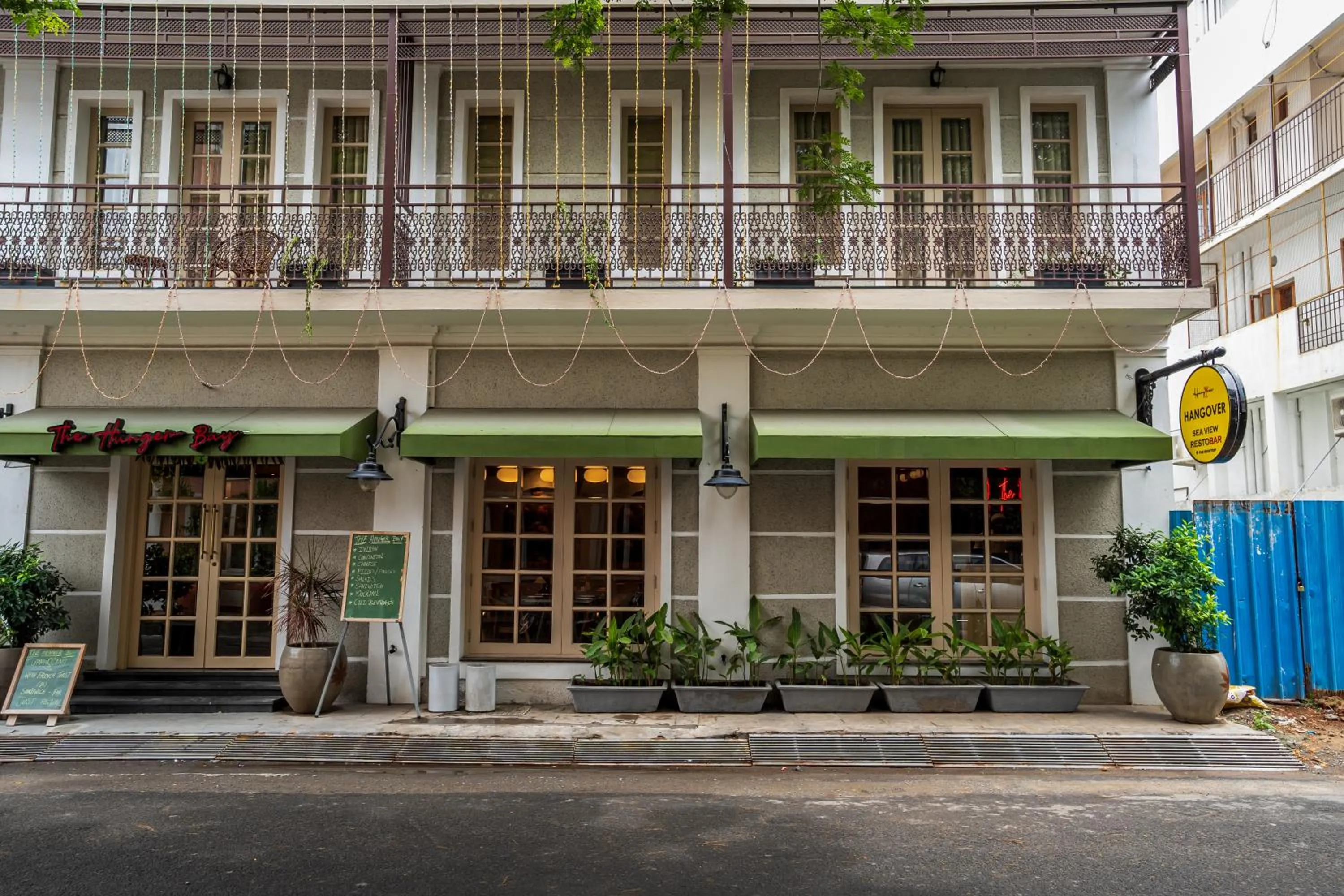 Restaurant/places to eat in De Fleur Hotel