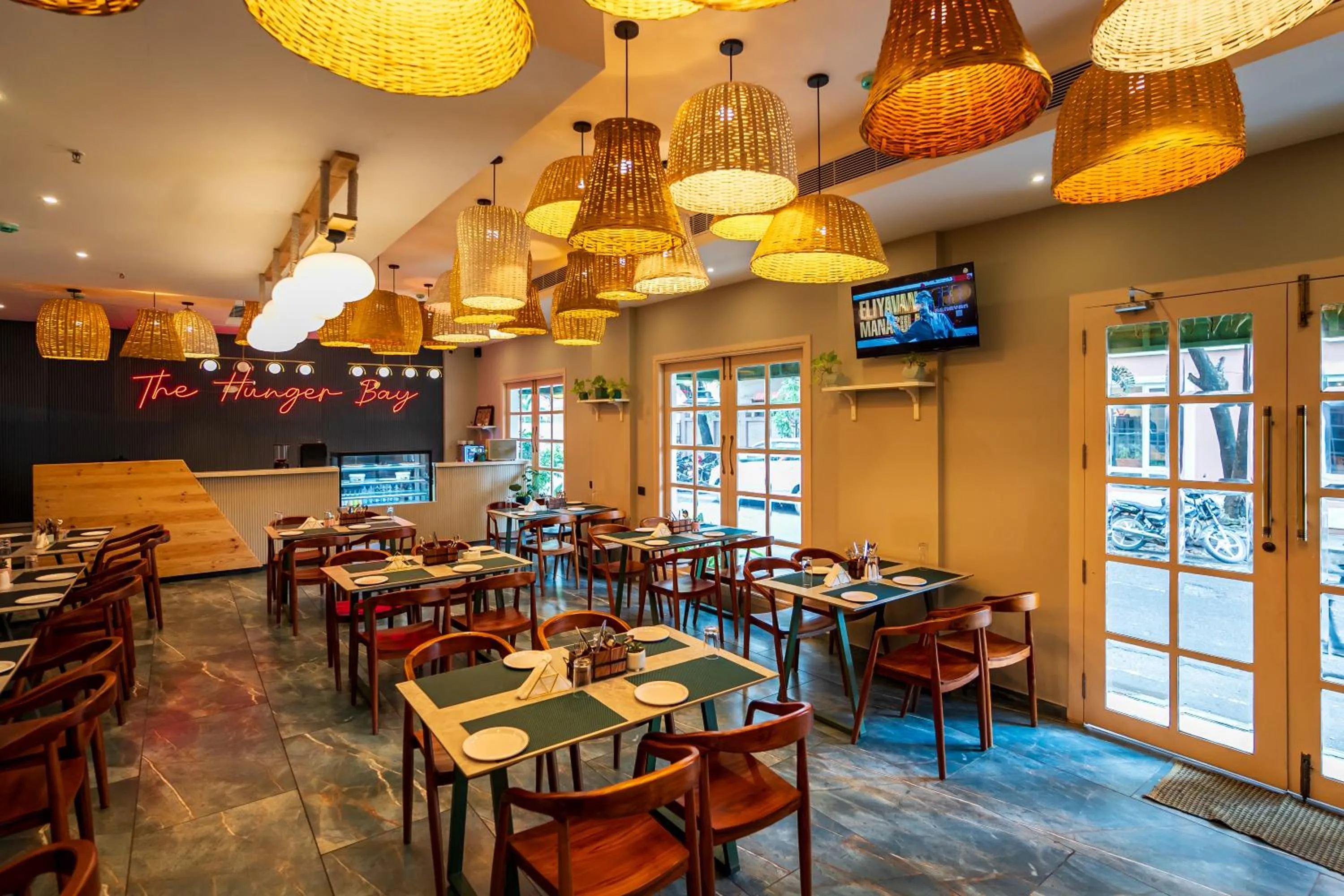 Restaurant/places to eat in De Fleur Hotel